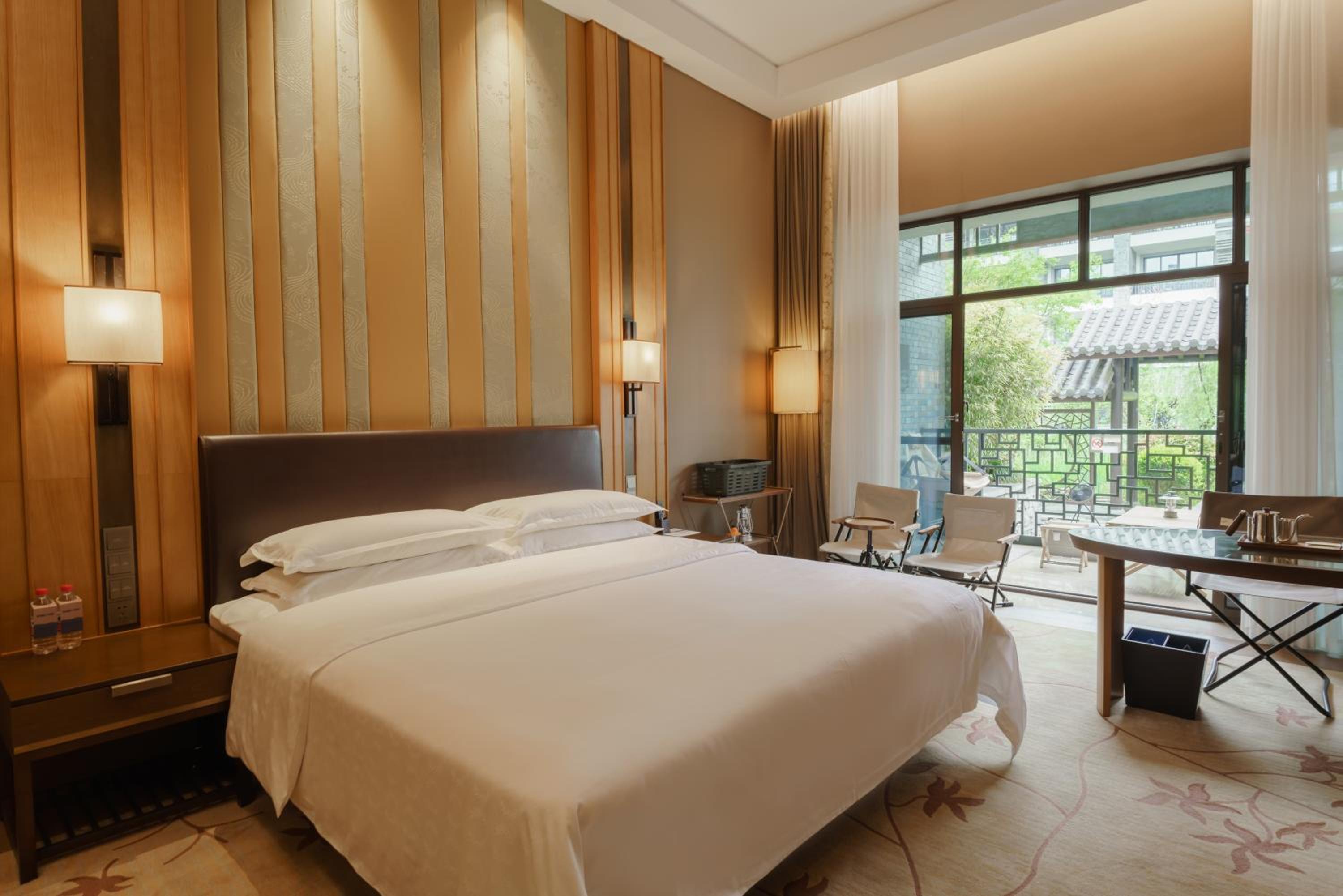 Glamping King Room with Balcony - Photo 1