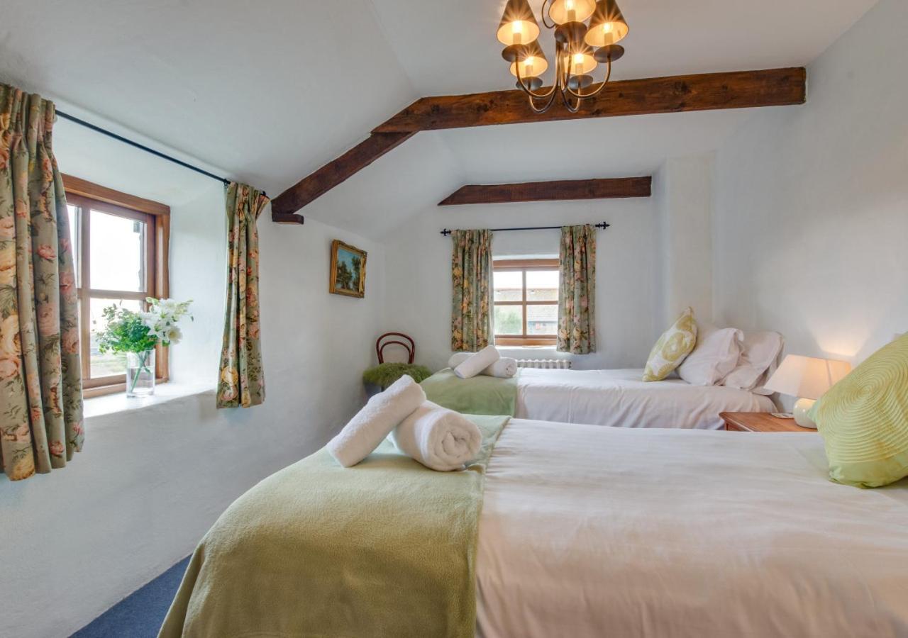 Four-Bedroom House photo 3