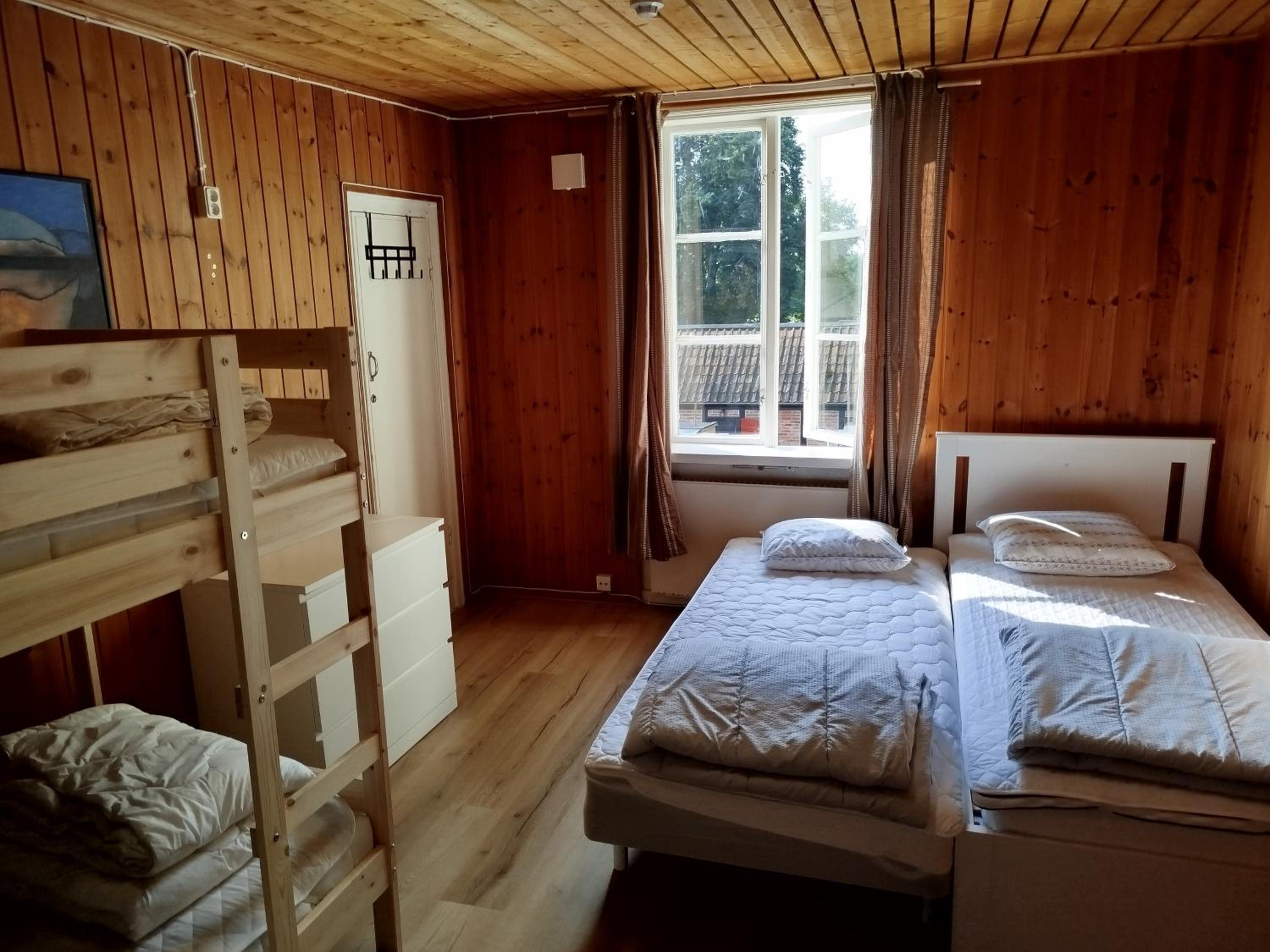 Quadruple Room - Photo 5