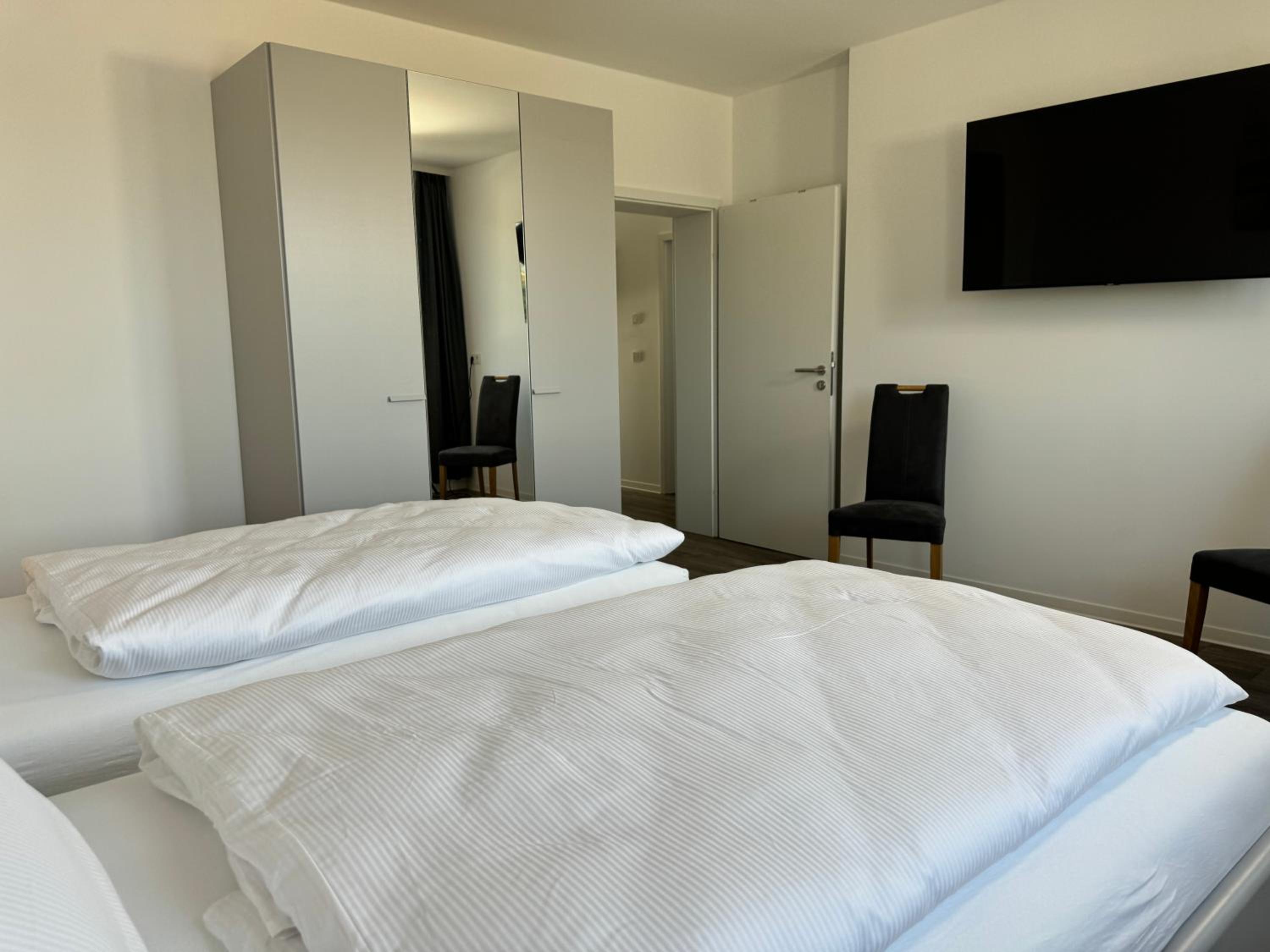 Four-Bedroom Apartment with Balcony photo 2