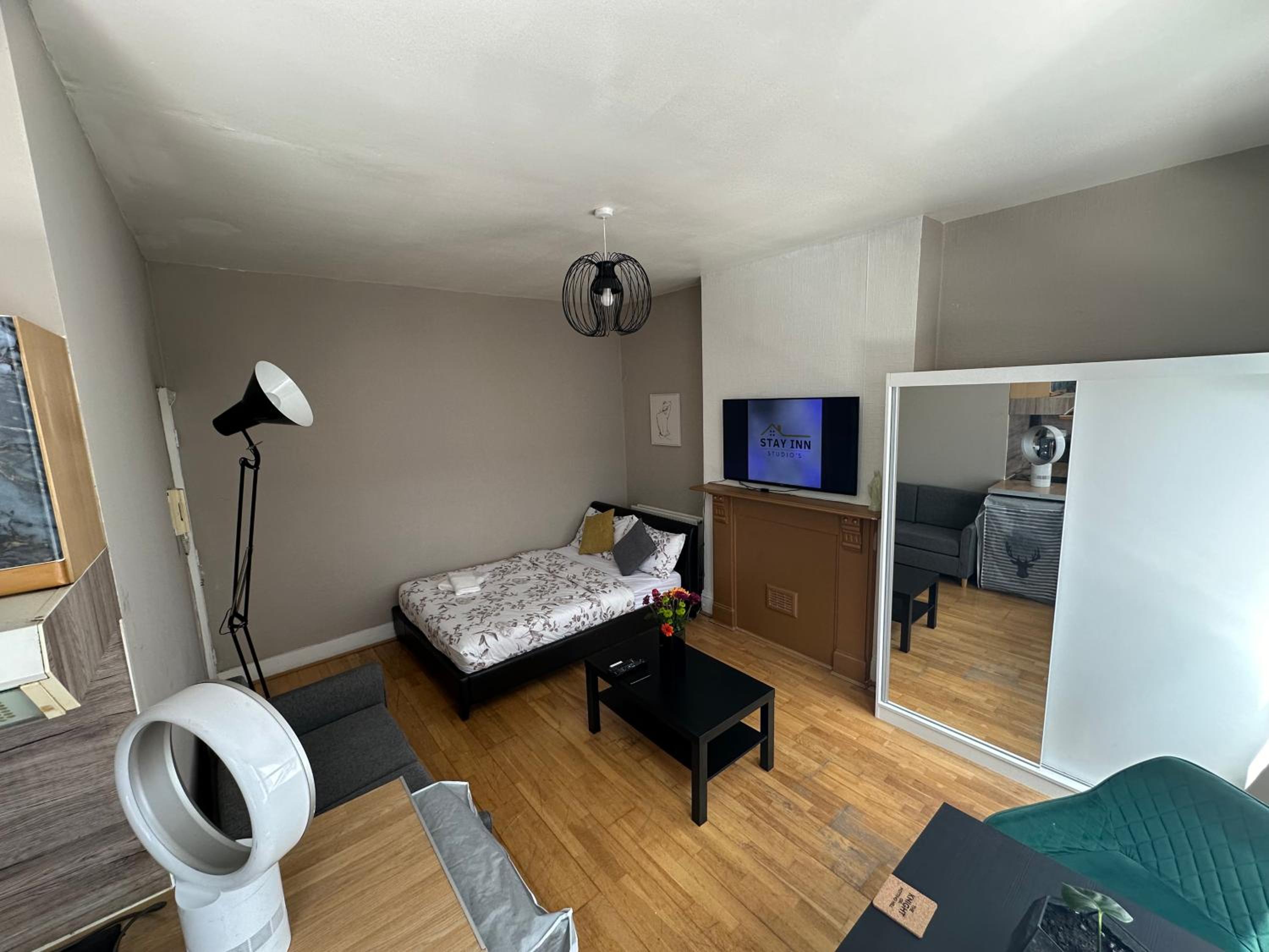 Deluxe Studio