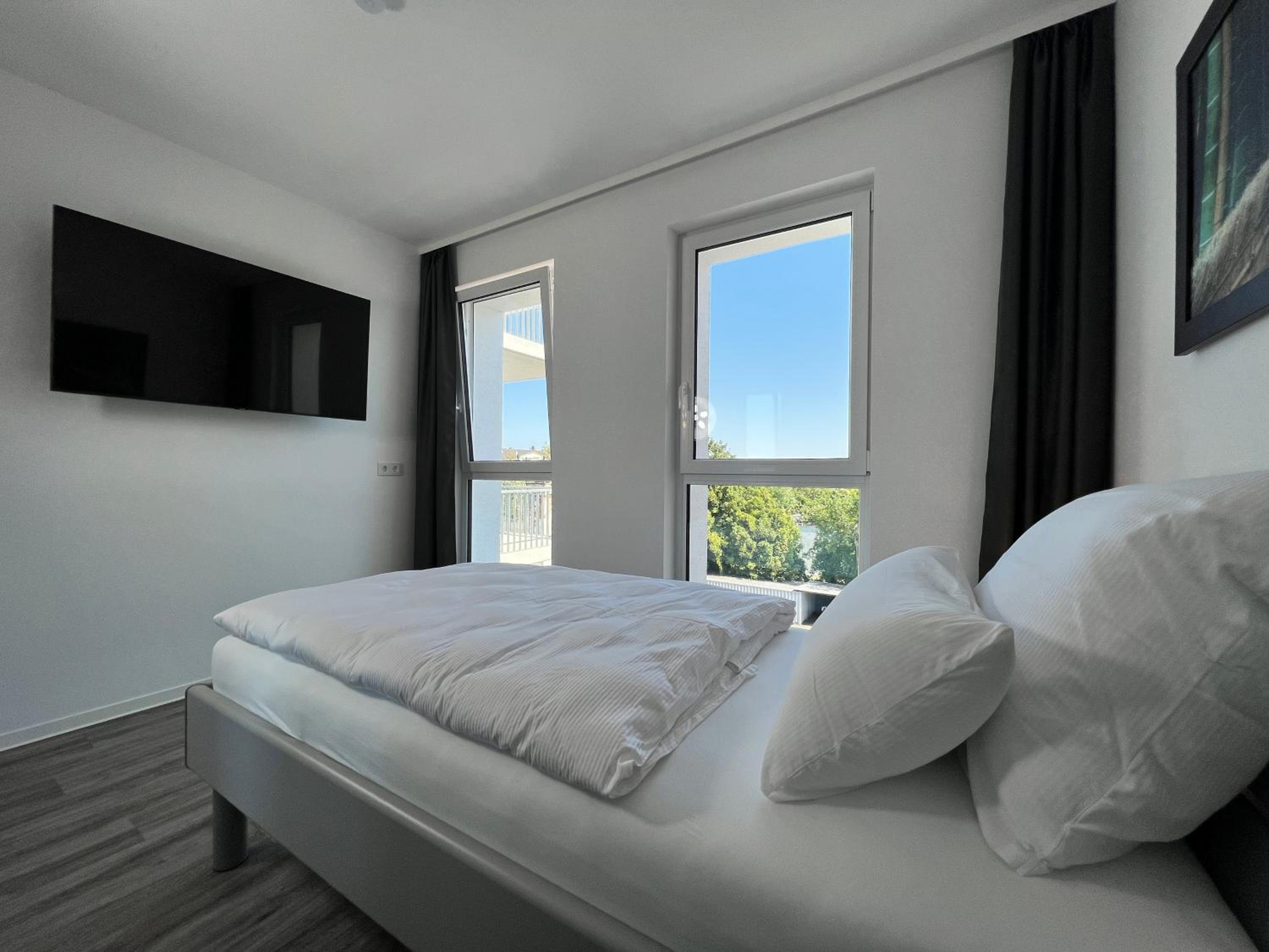 Four-Bedroom Apartment with Balcony photo 3