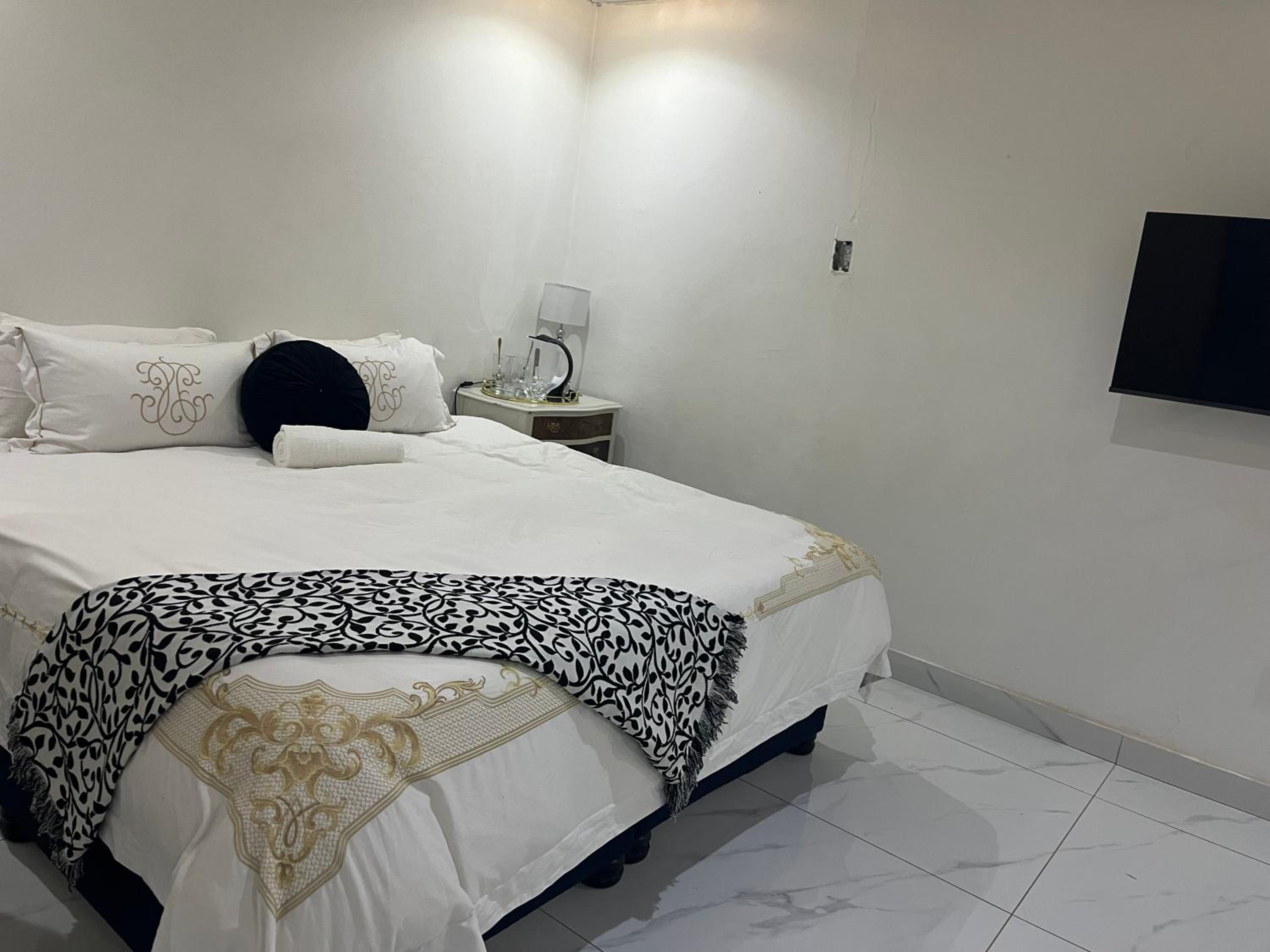 Deluxe King Room photo 1