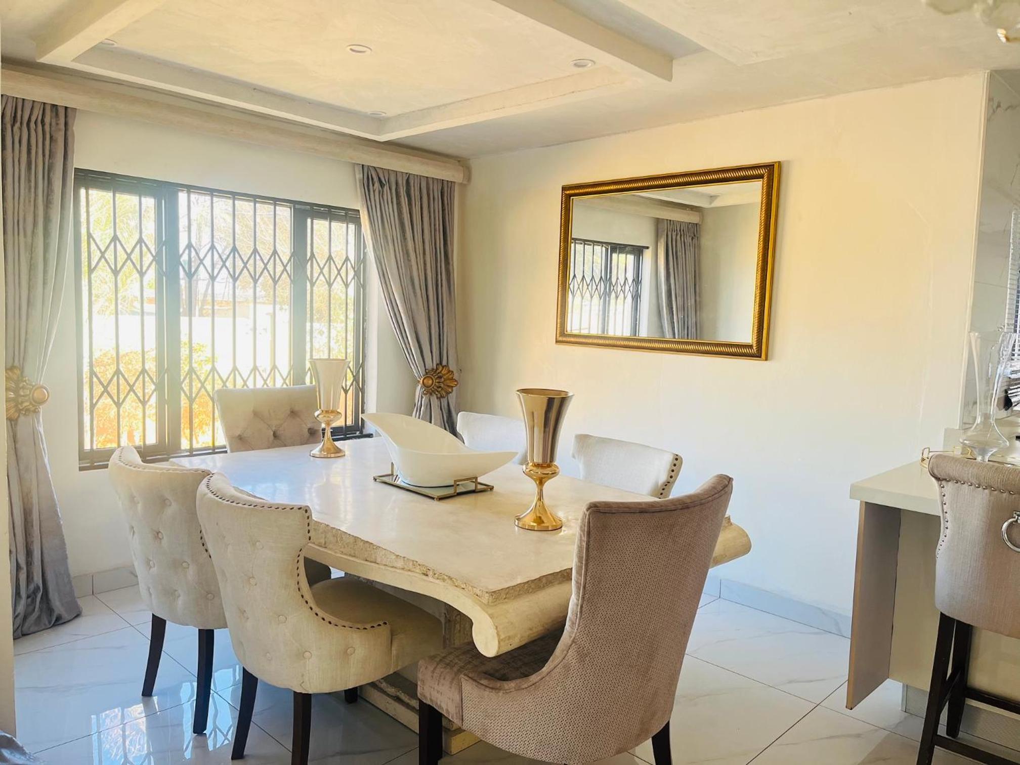Family Room with Balcony photo 3