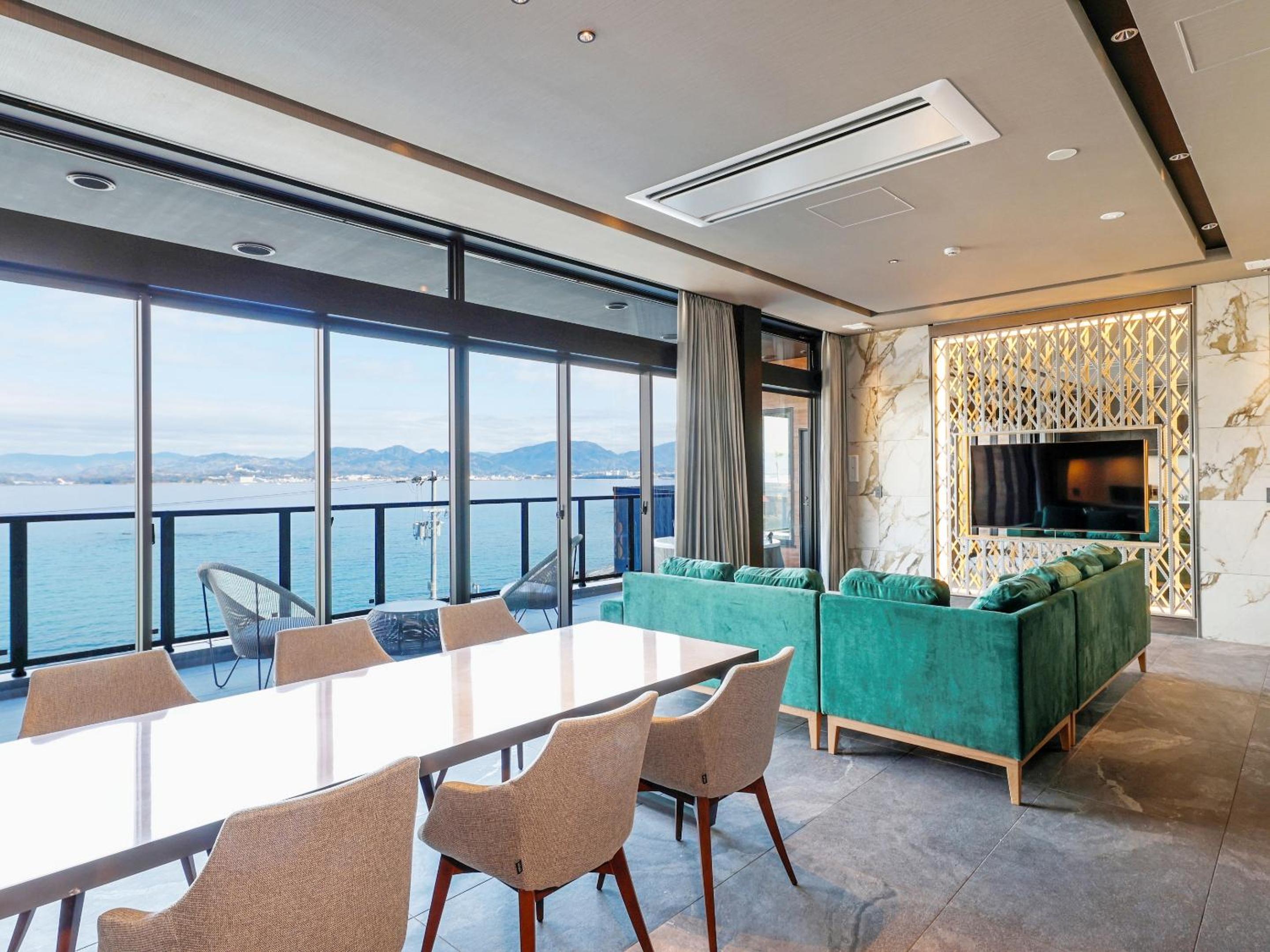 Quadruple Room with Sea View