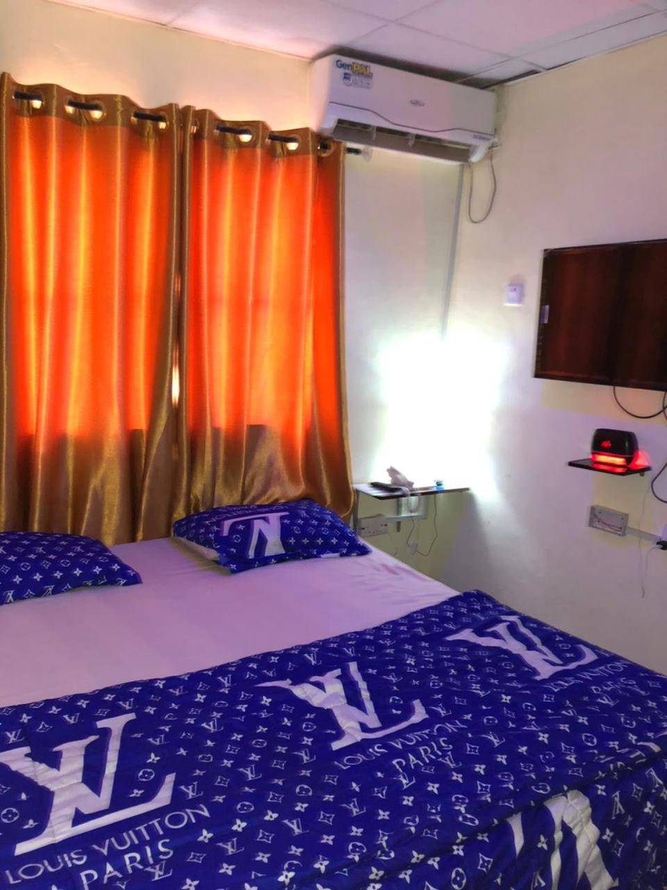 Double Room With Private Bathroom photo 3
