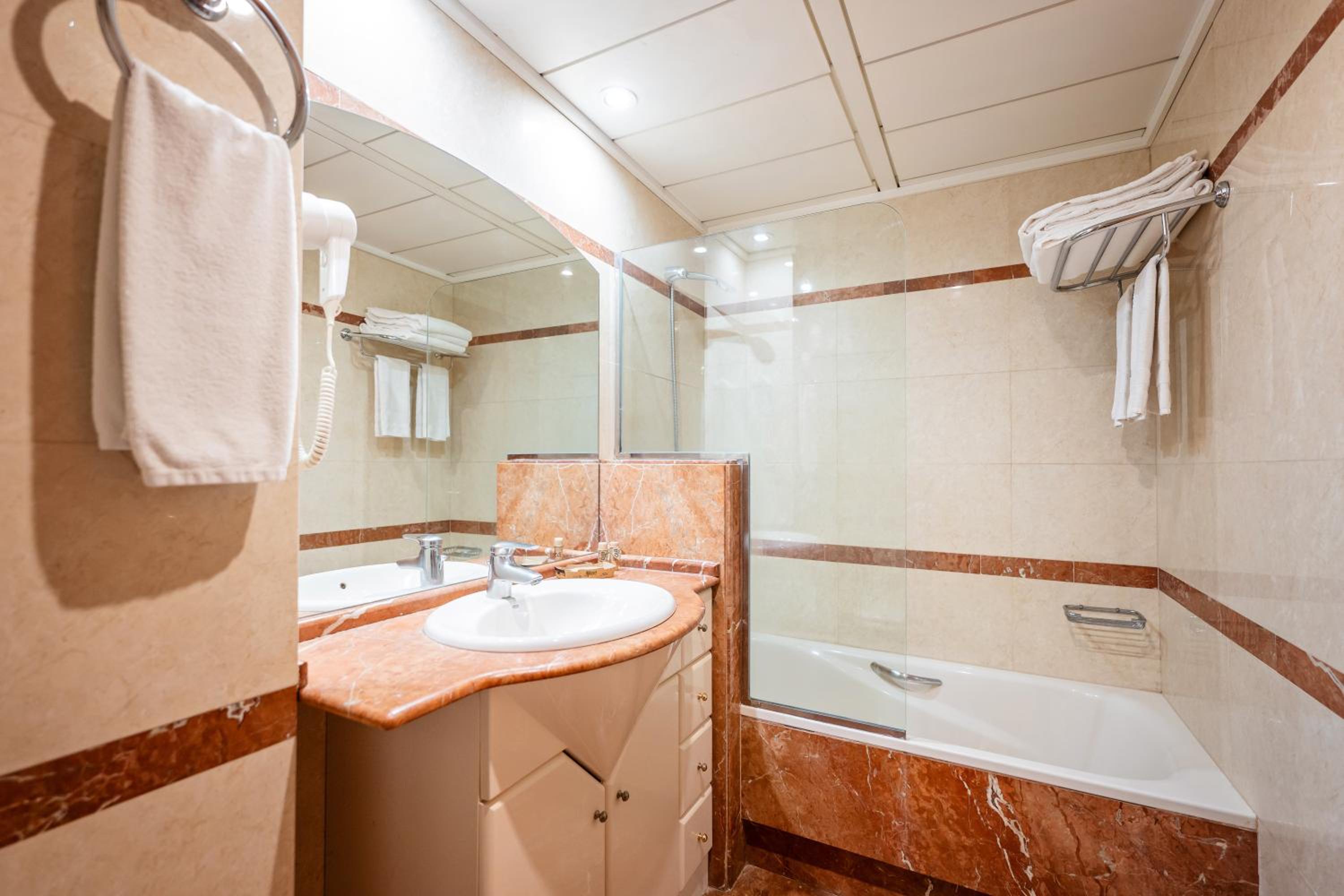 Two-Bedroom Apartment (4 Adults) photo 2