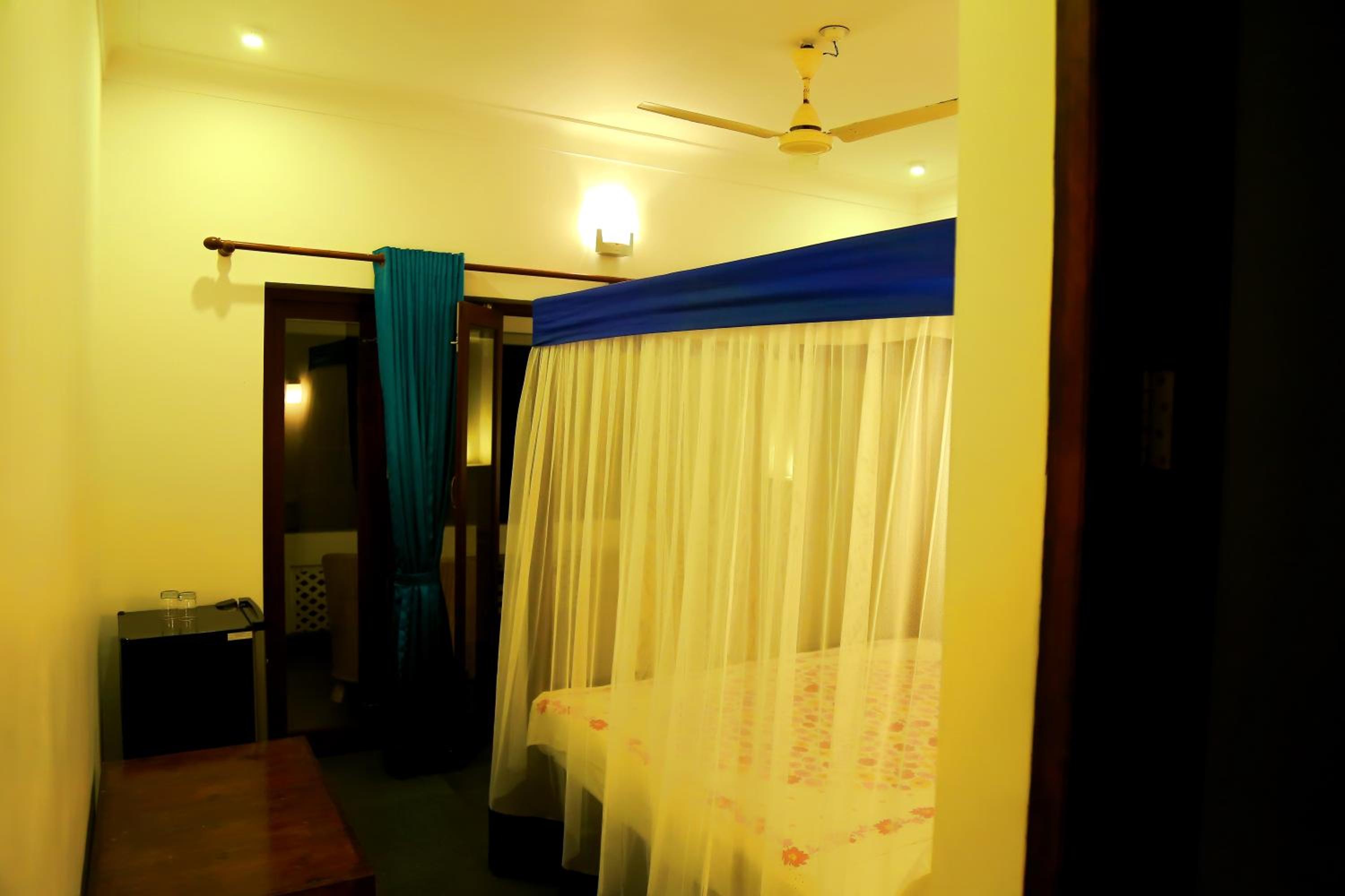 Double Room with Fan - Sea View photo 3