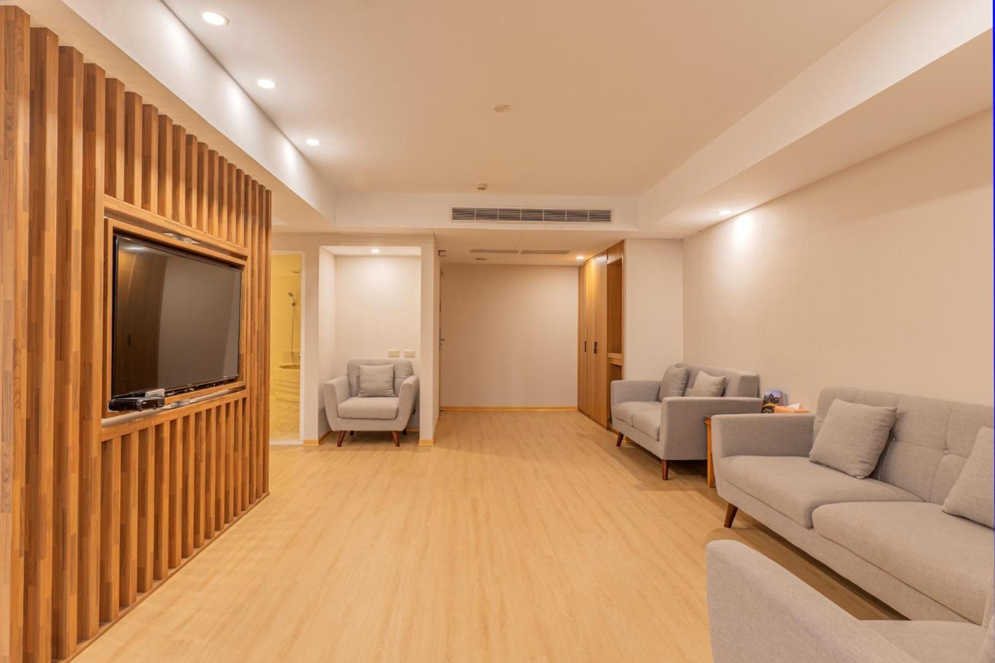 Deluxe Suite - Photo 3