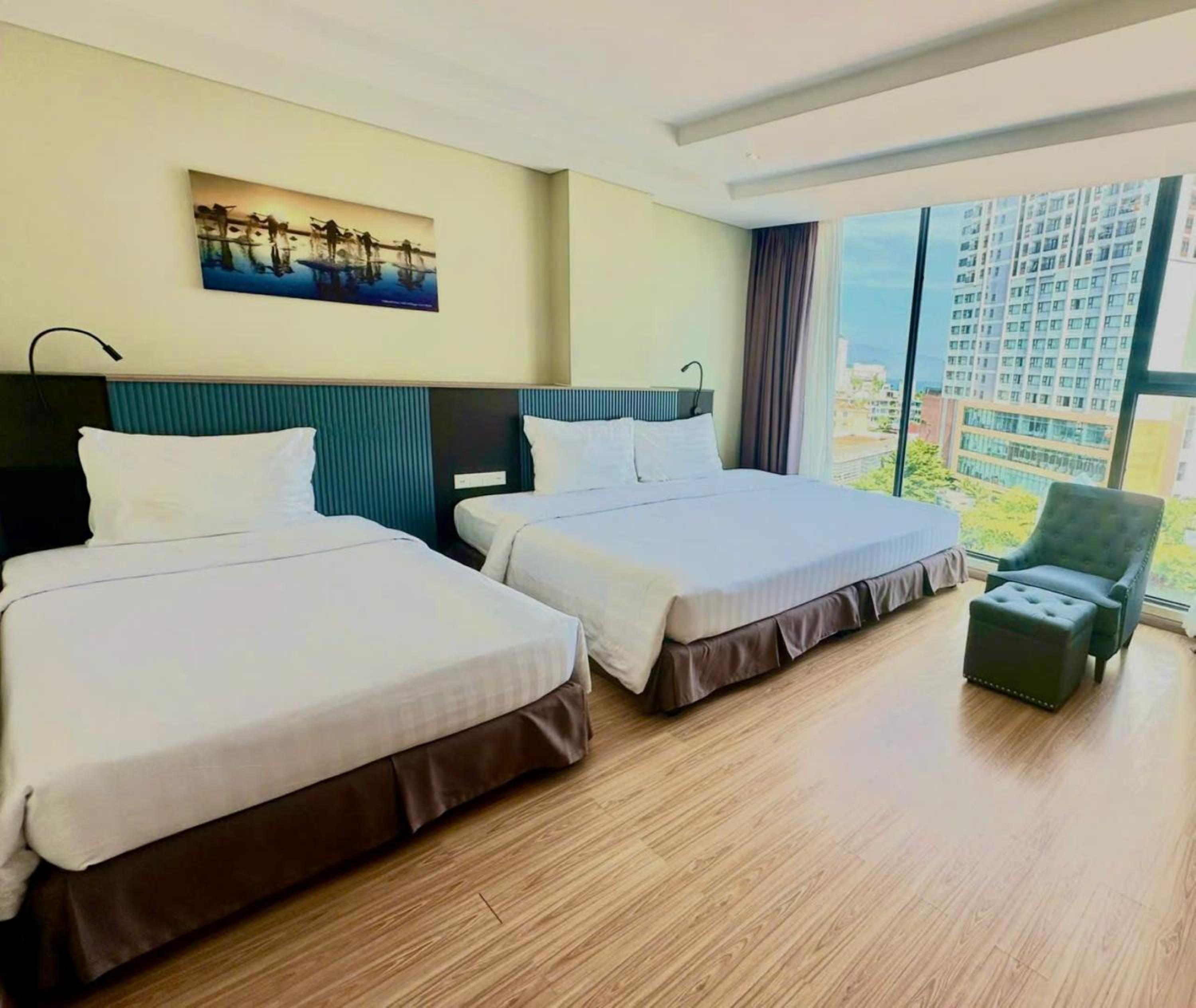 Family Suite with City View - Photo 7