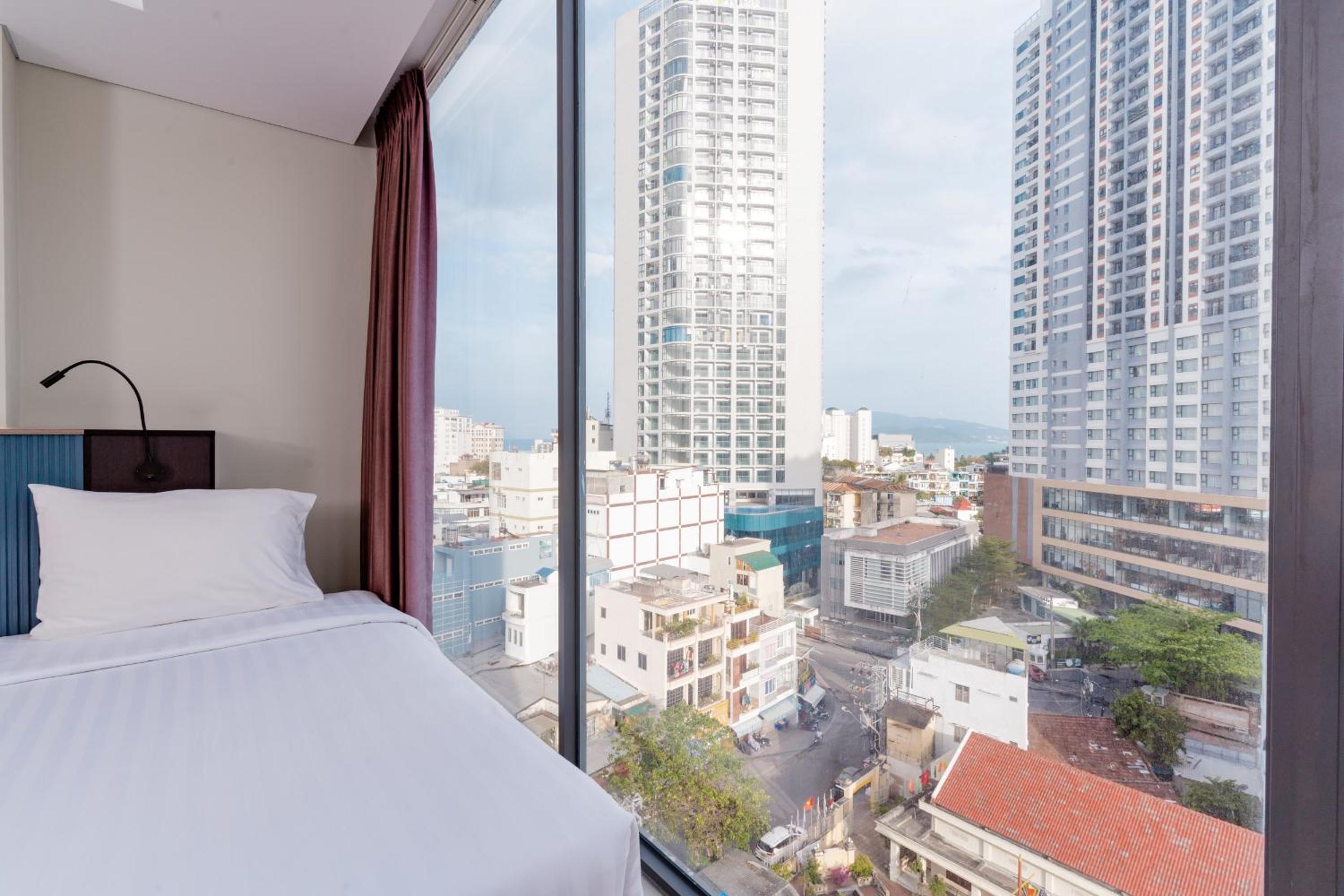 Family Suite with City View - Photo 10