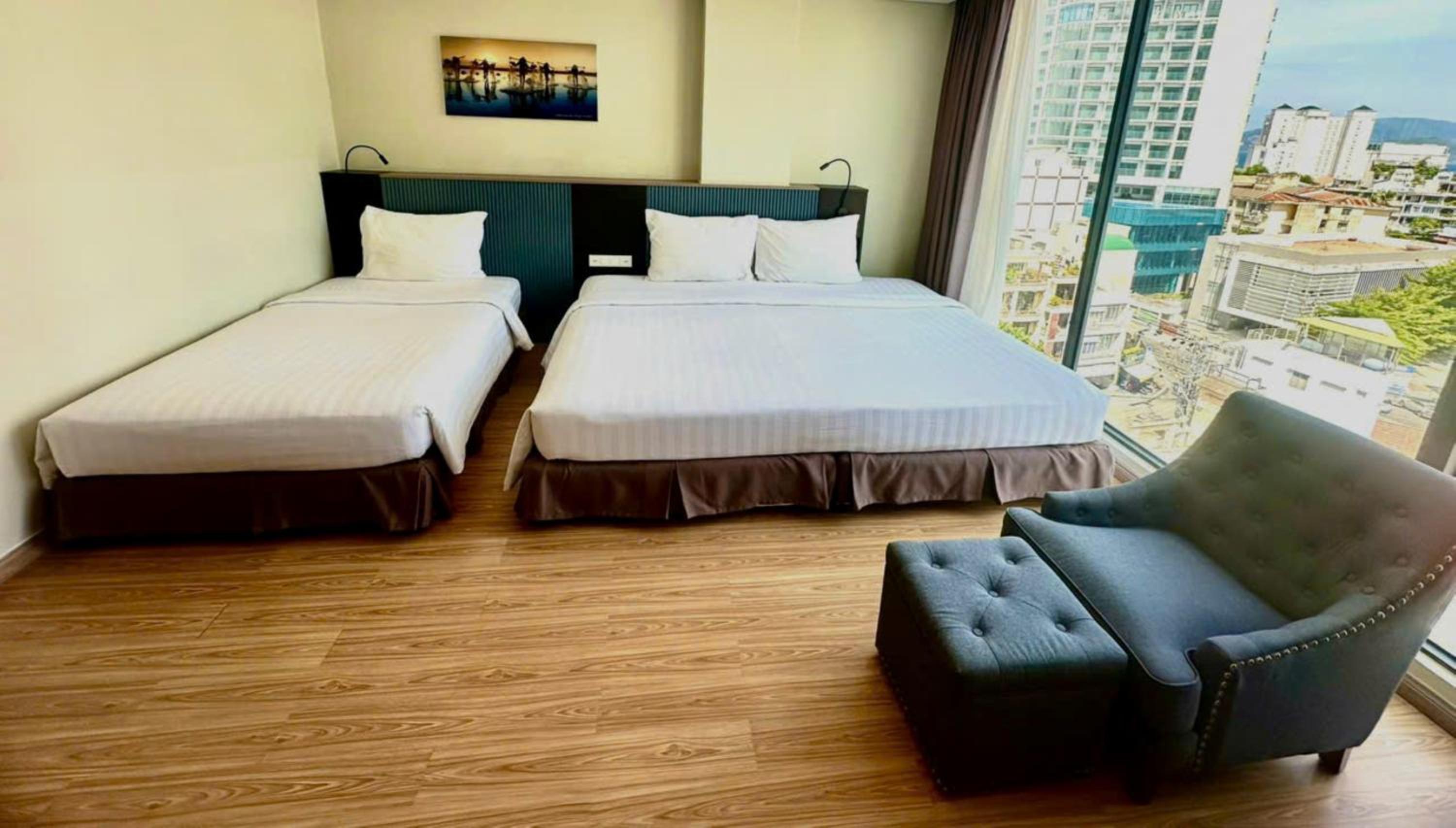 Family Suite with City View - Photo 8