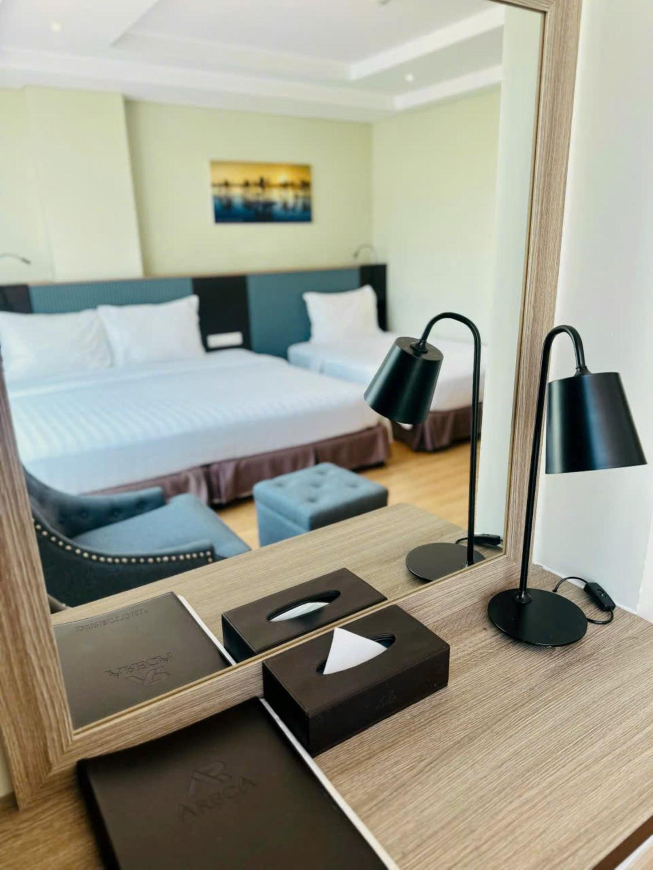 Family Suite with City View - Photo 2