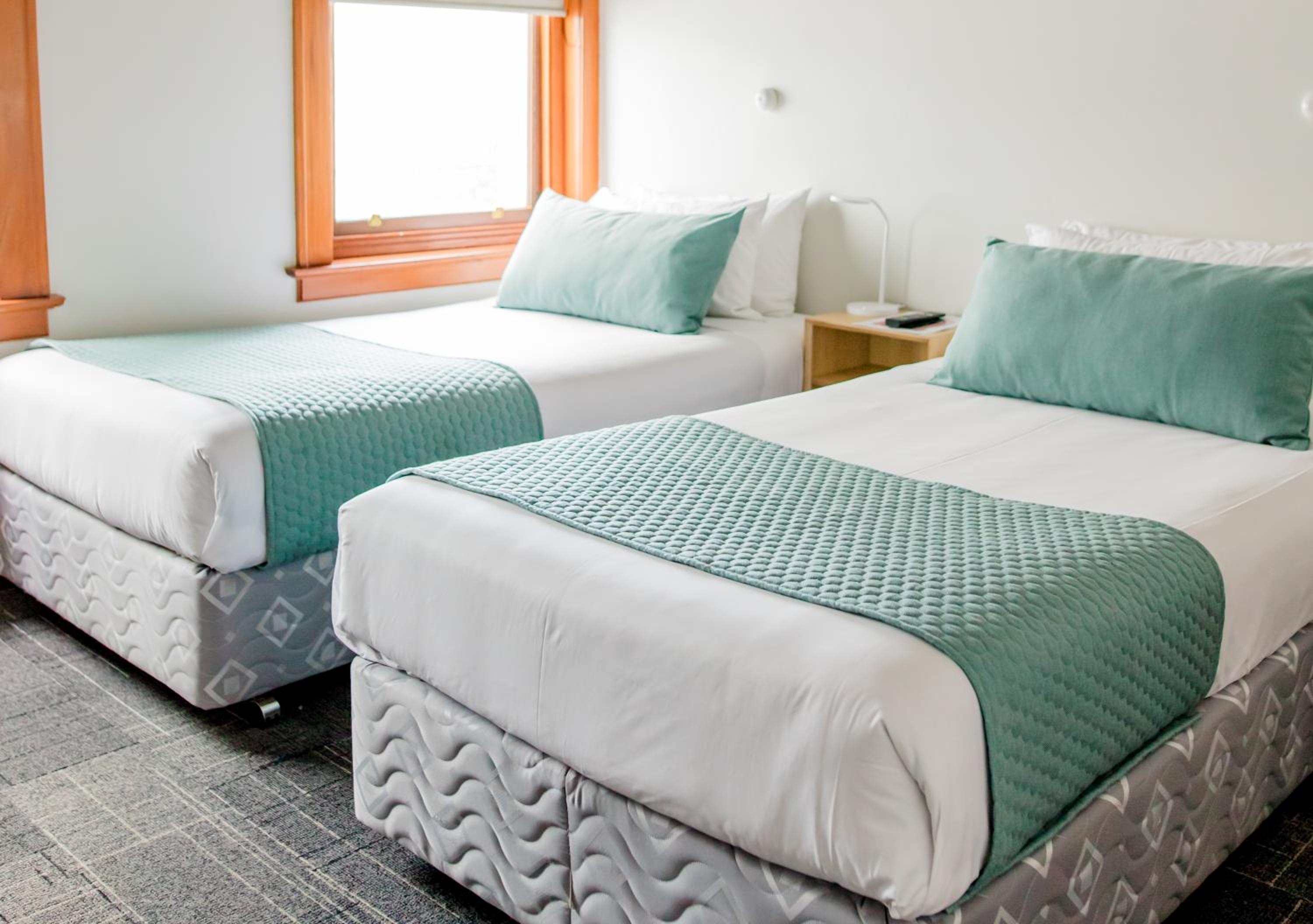 Double or Twin Room with Private Bathroom - Photo 6
