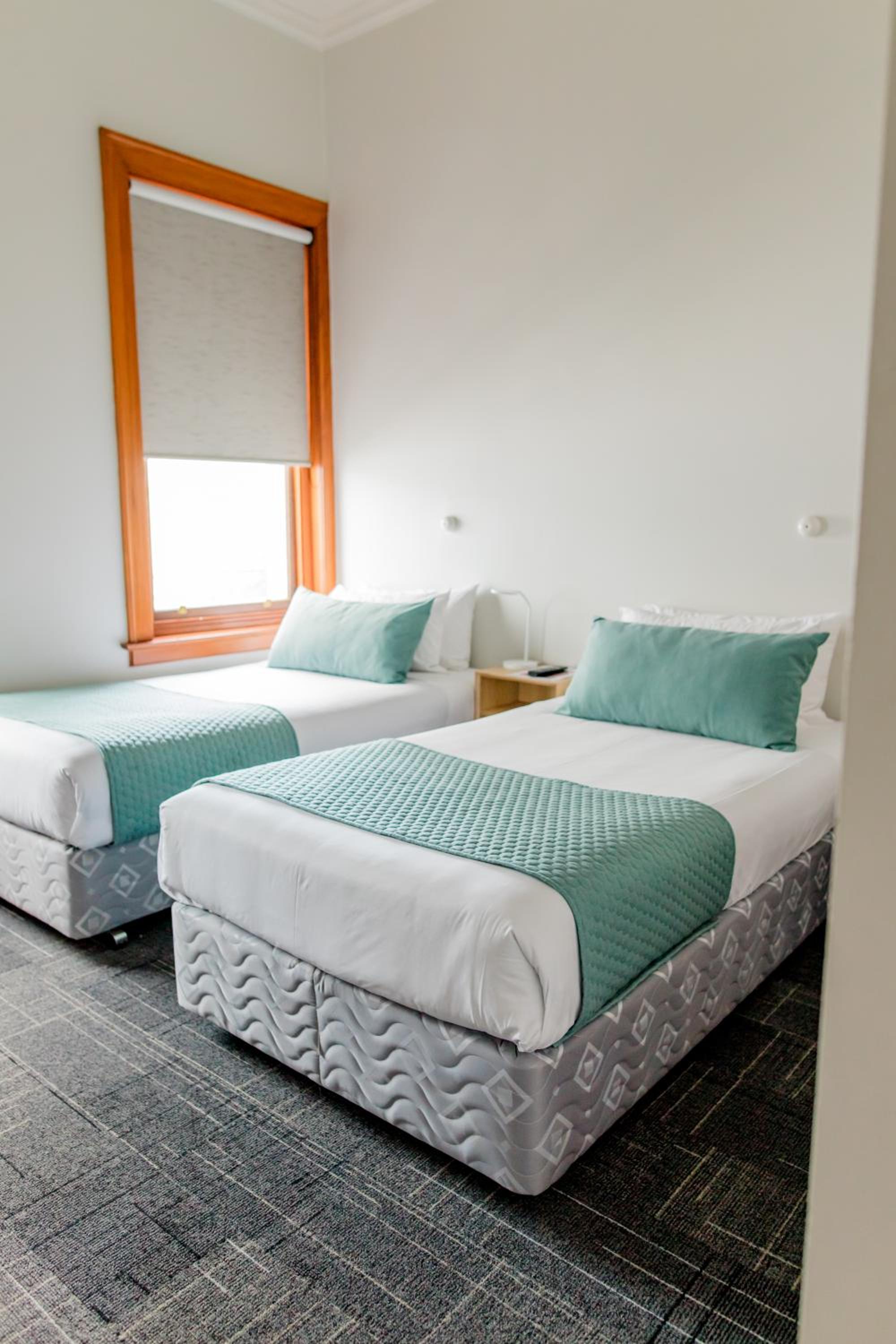 Double or Twin Room with Private Bathroom - Photo 7