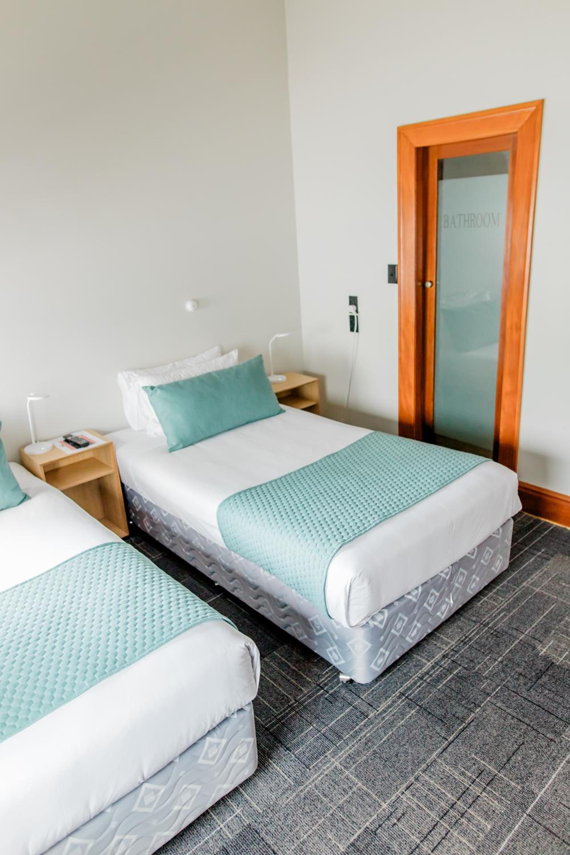 Double or Twin Room with Private Bathroom - Photo 8