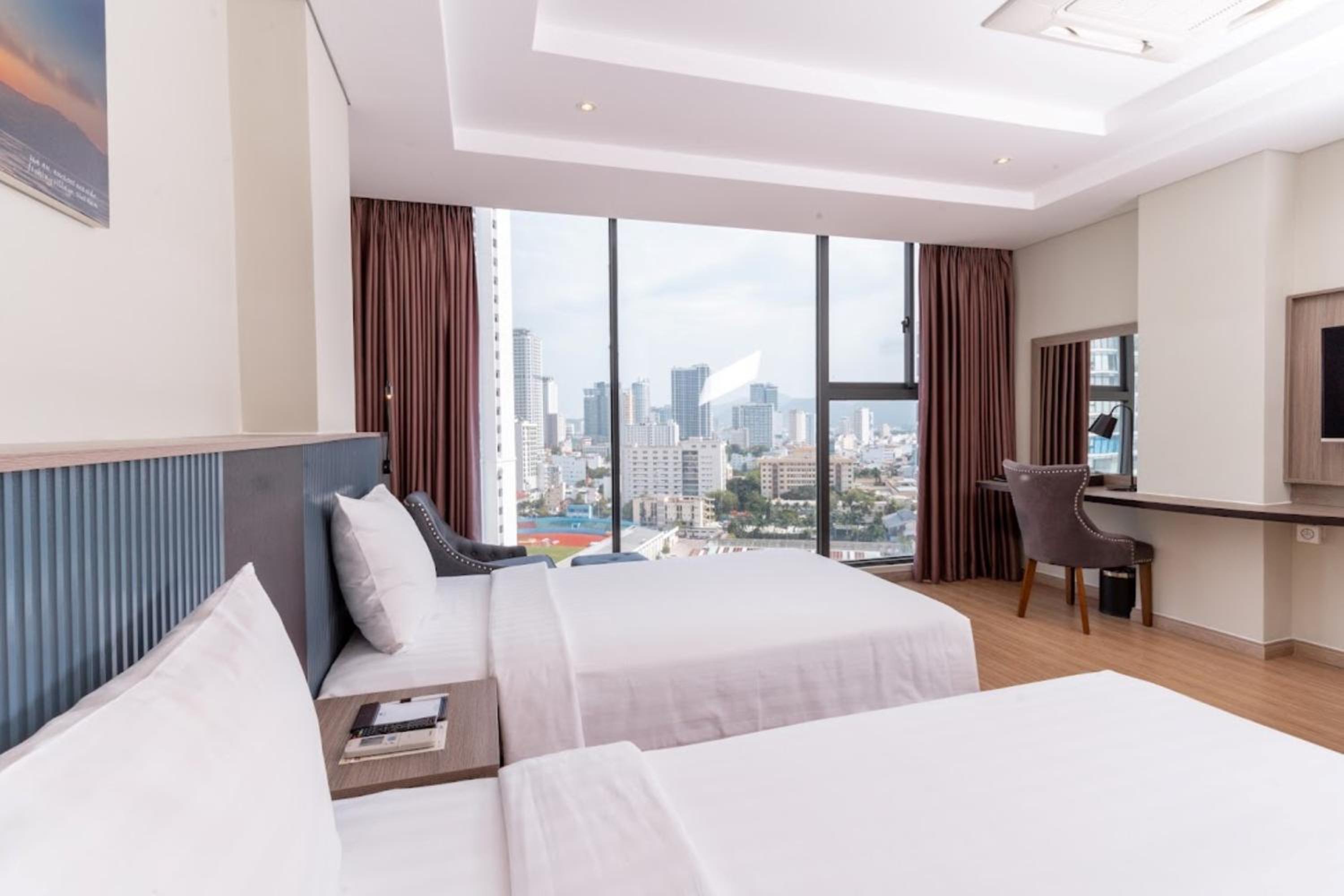 Deluxe Room with City View - Photo 3