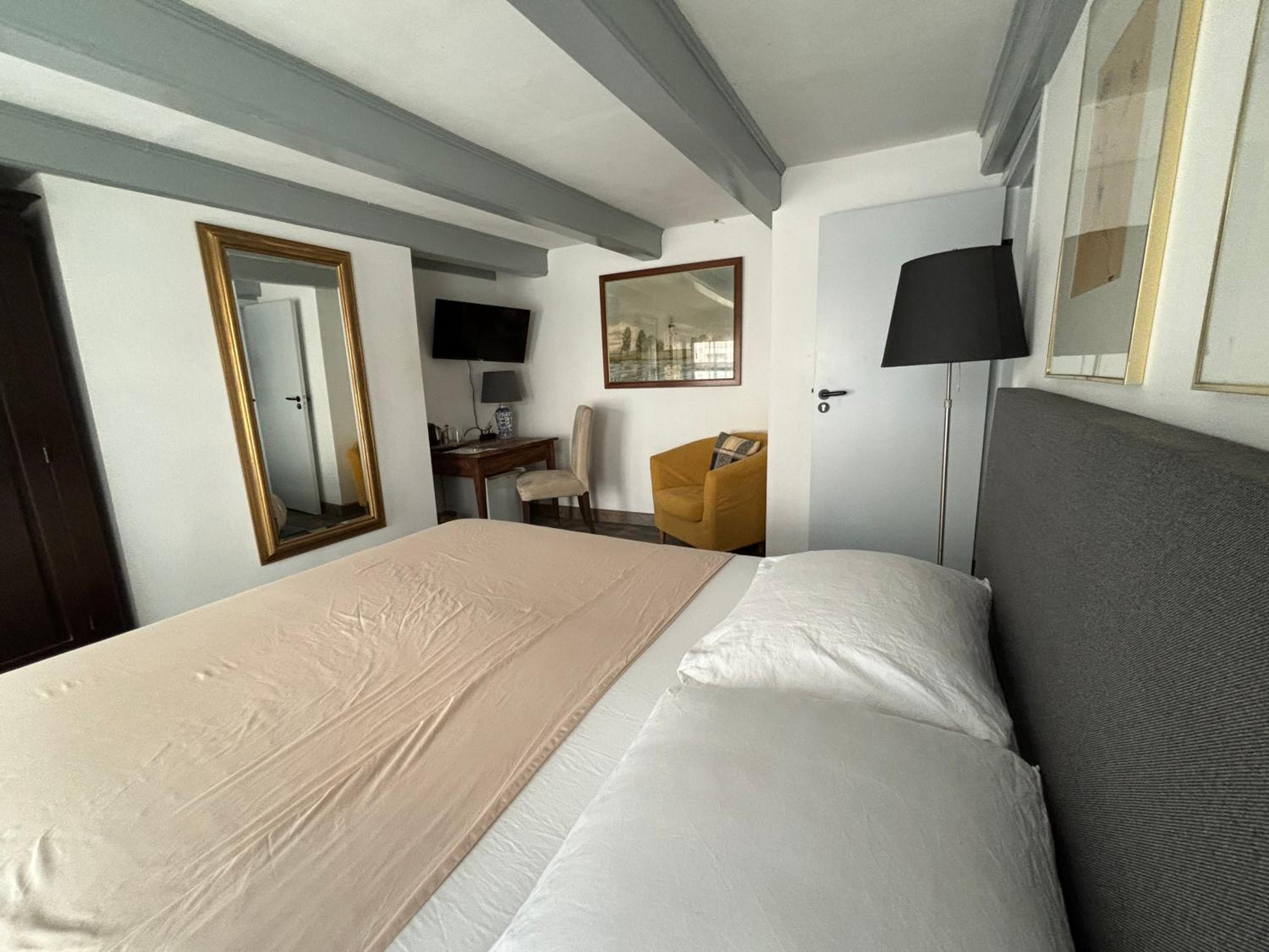Standard Double Room with Private Bathroom photo 2