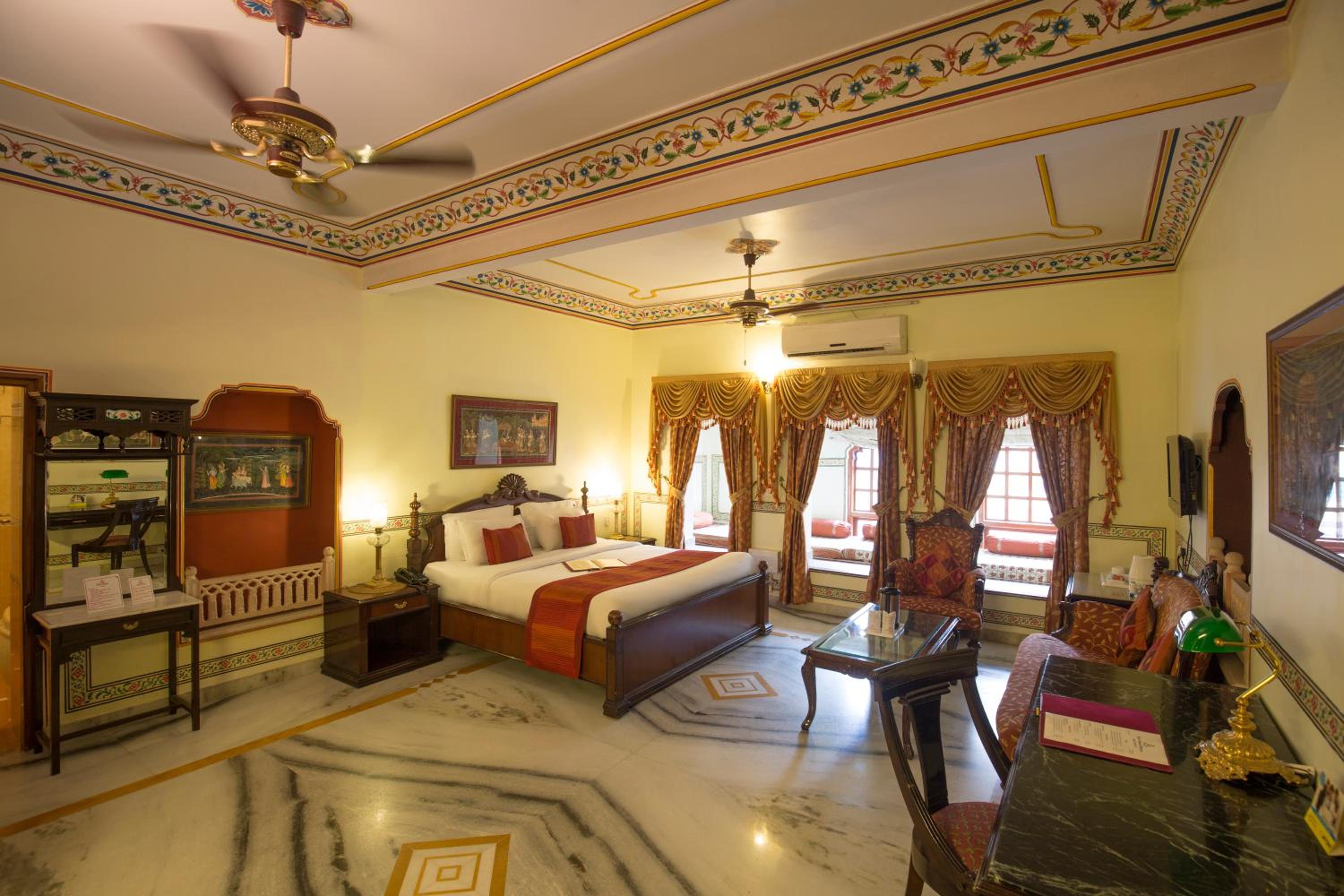Royal Suite: Free pickup on arrival from train or bus station. Enjoy a daily Rajasthani dance & music show from 7–9 PM, swimming pool, and a dedicated travel desk to assist with local sightseeing tours, intercity travel arrangements & activities photo 1