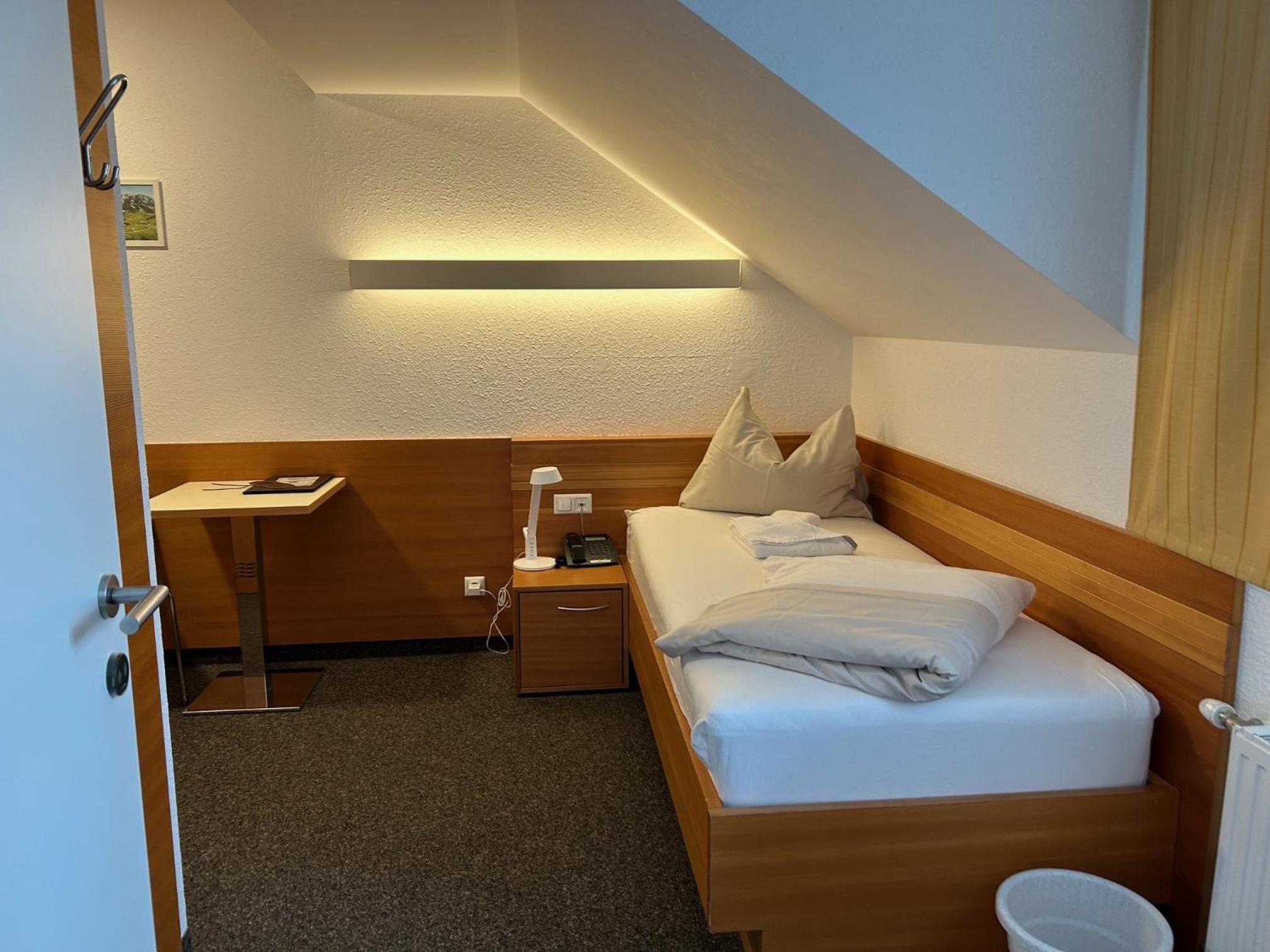 Single Room photo 2