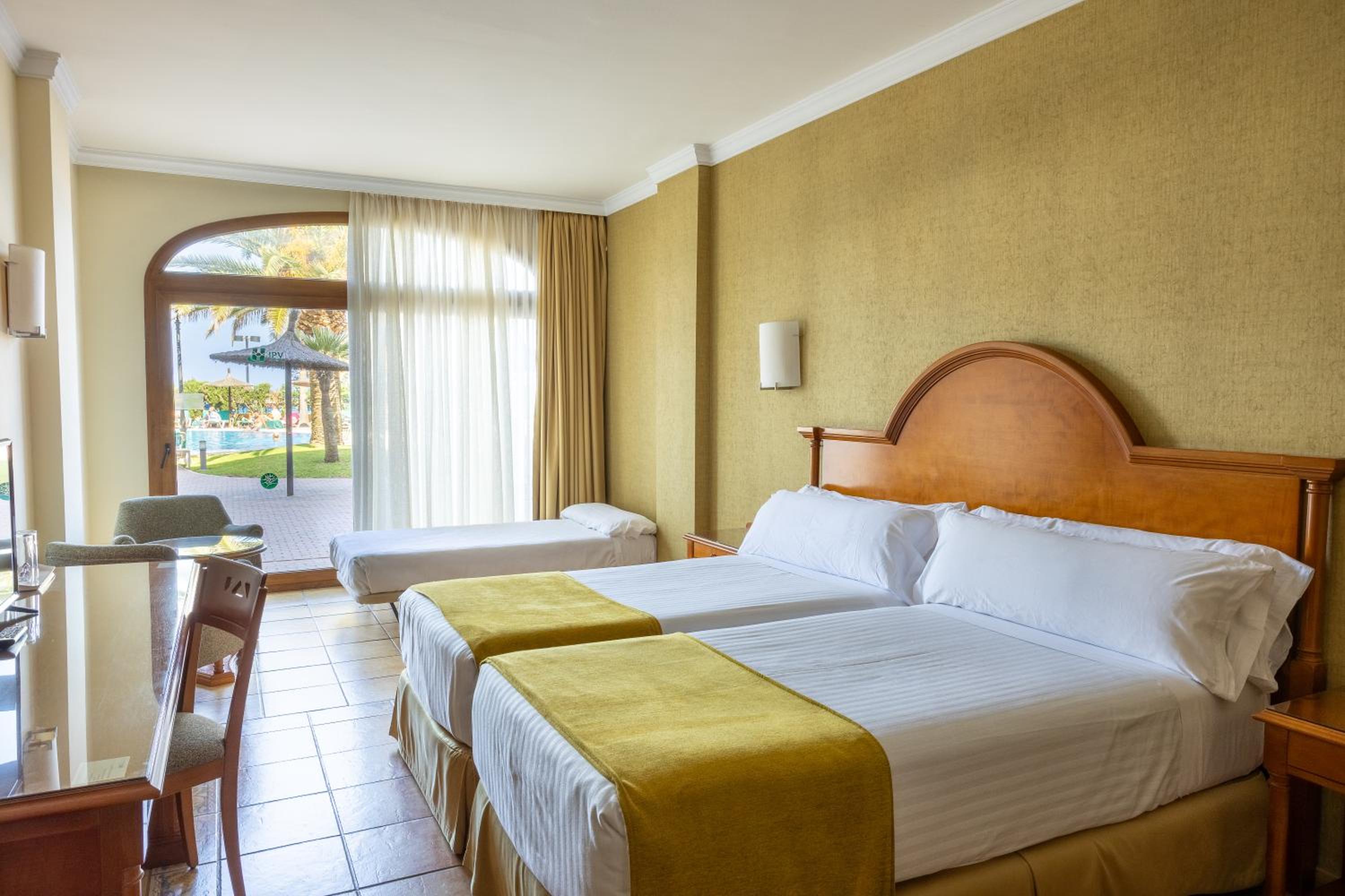 Double Room with Extra Bed - Photo 1