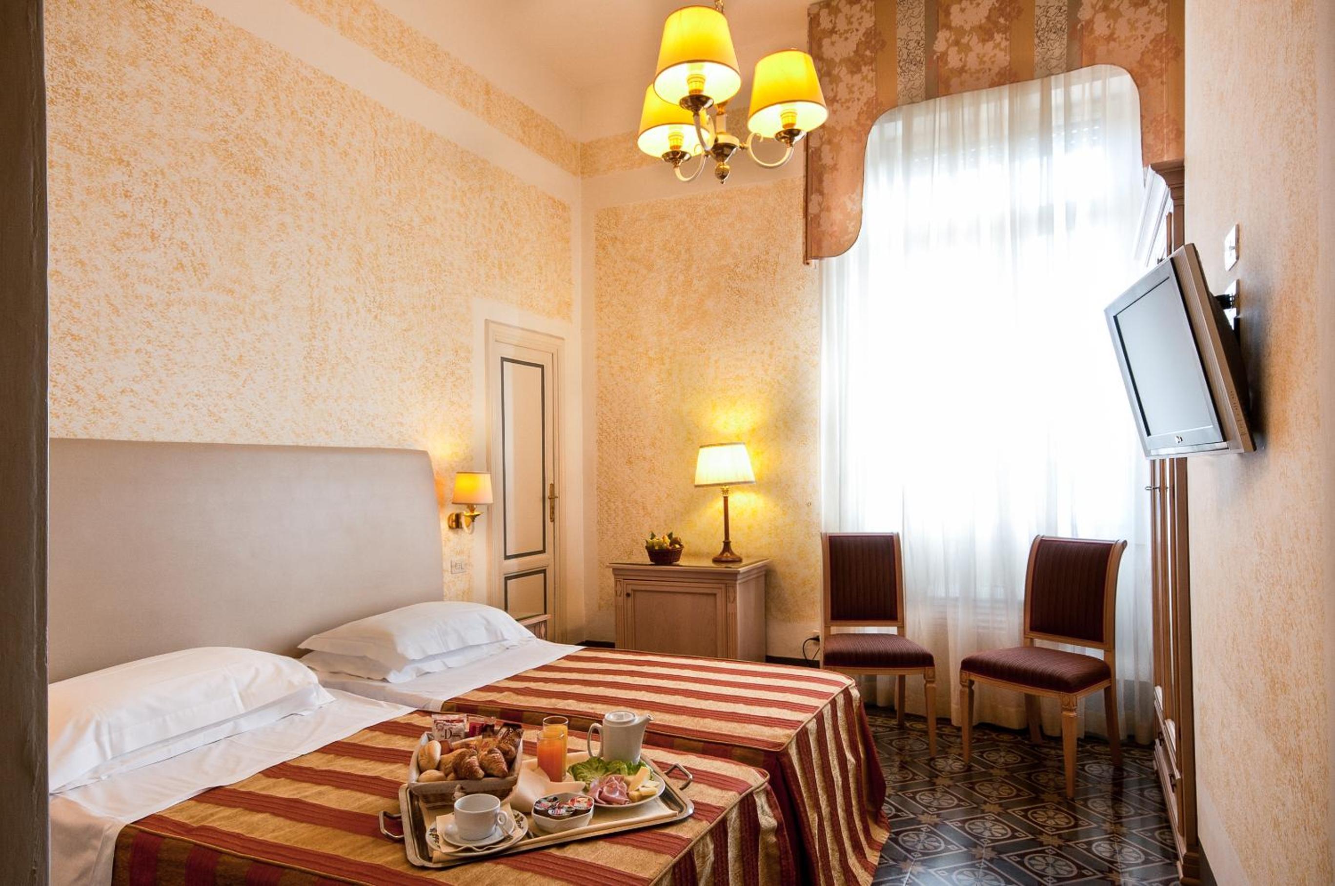 Double Room - Photo 4