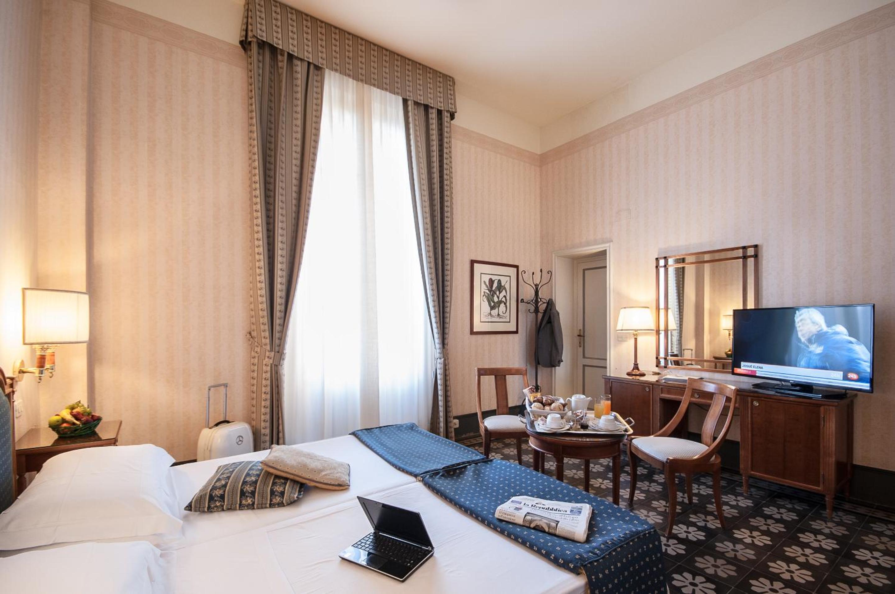 Double Room - Photo 5