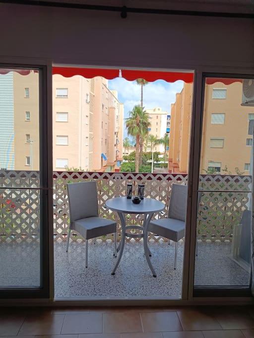 One-Bedroom Apartment with Balcony and Water View photo 2