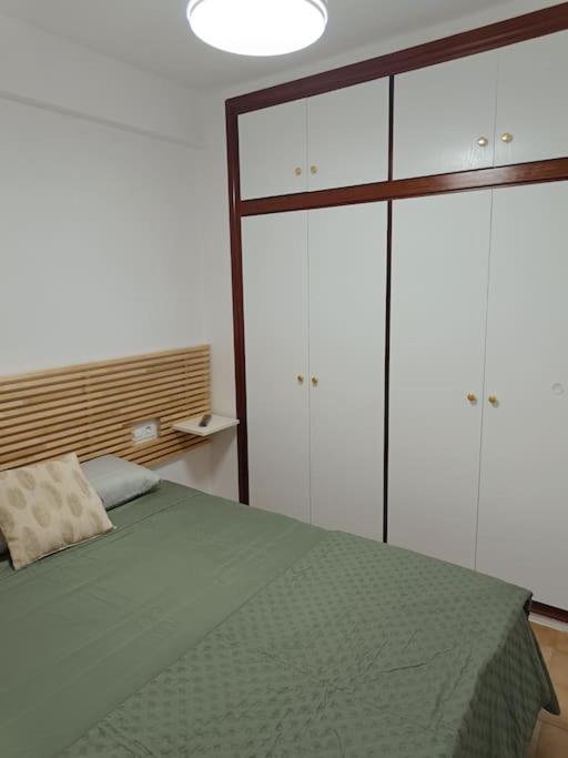 Apartamento de una habitación con balcón y vista al mar