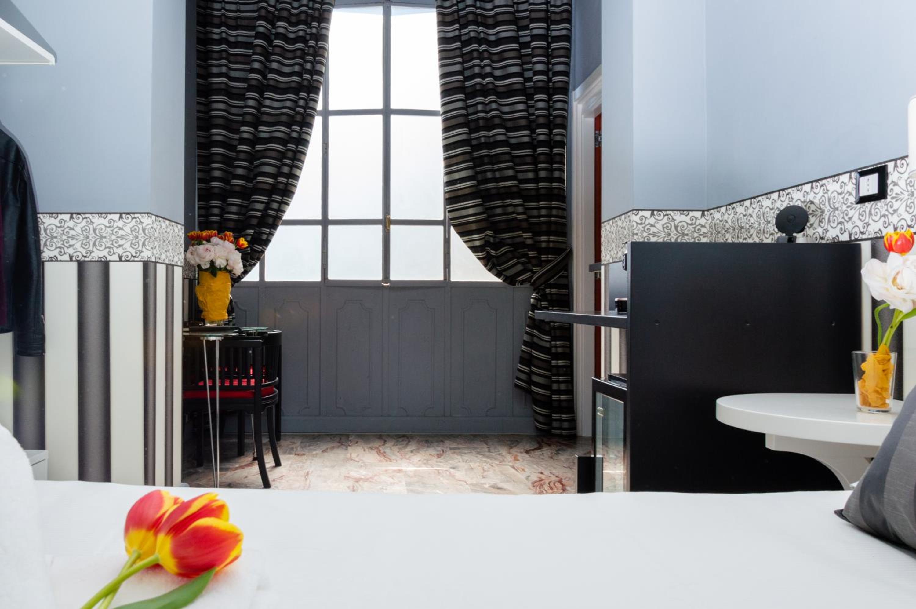 Deluxe Room (2 Adults + 1 Child) photo 3