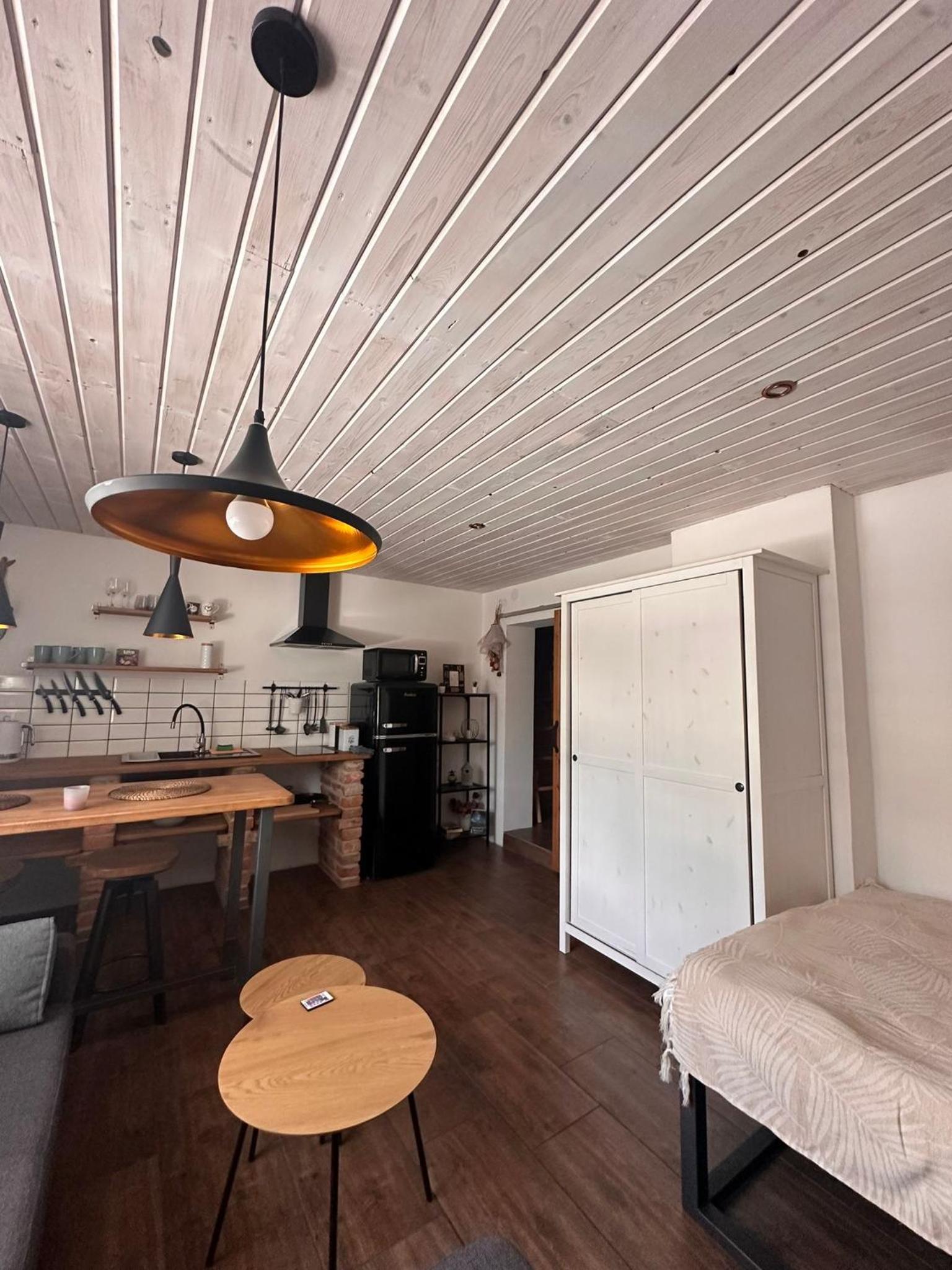 One-Bedroom Apartment photo 1
