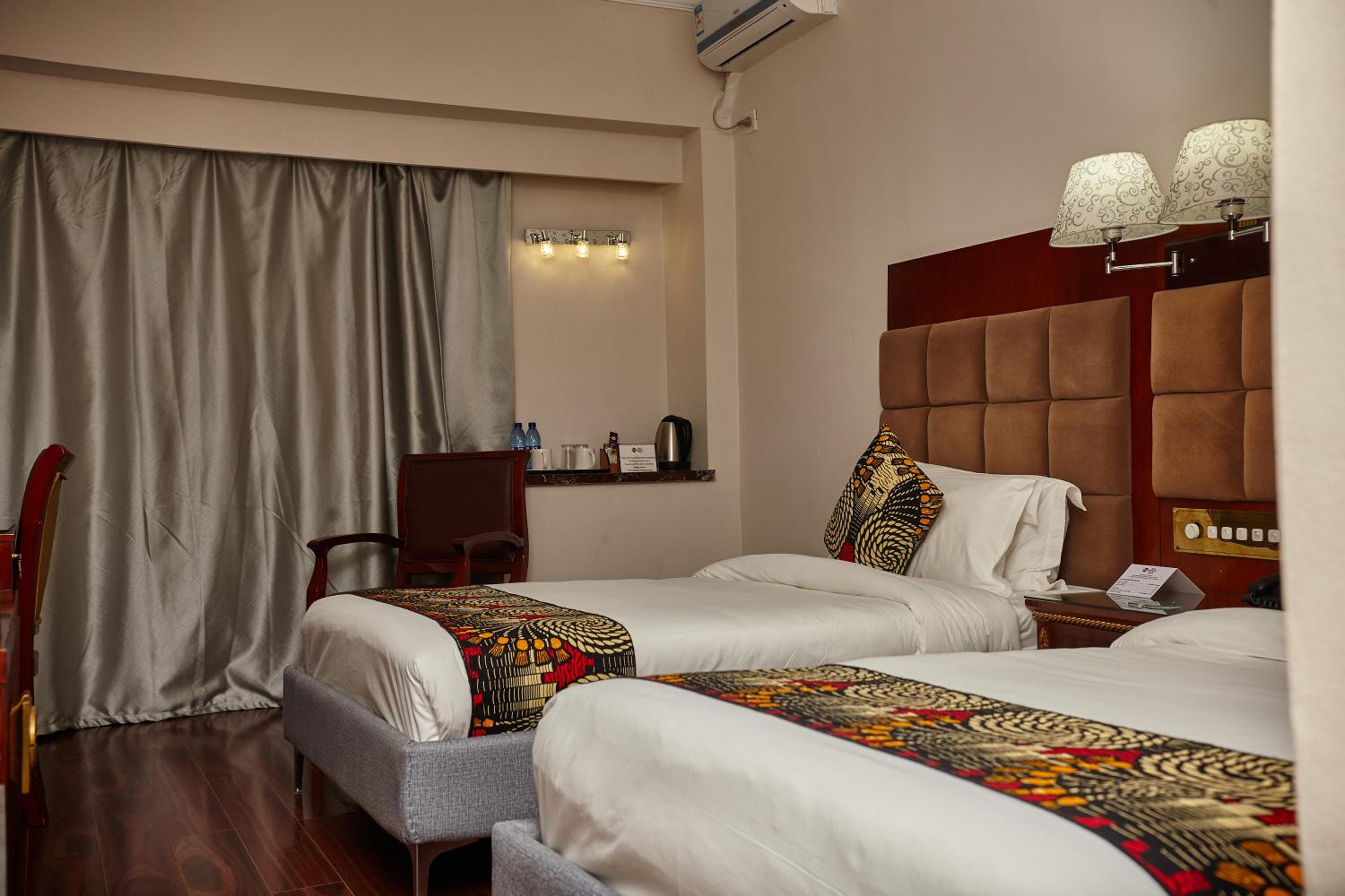 Twin Room with Courtyard View - Non-Smoking photo 3