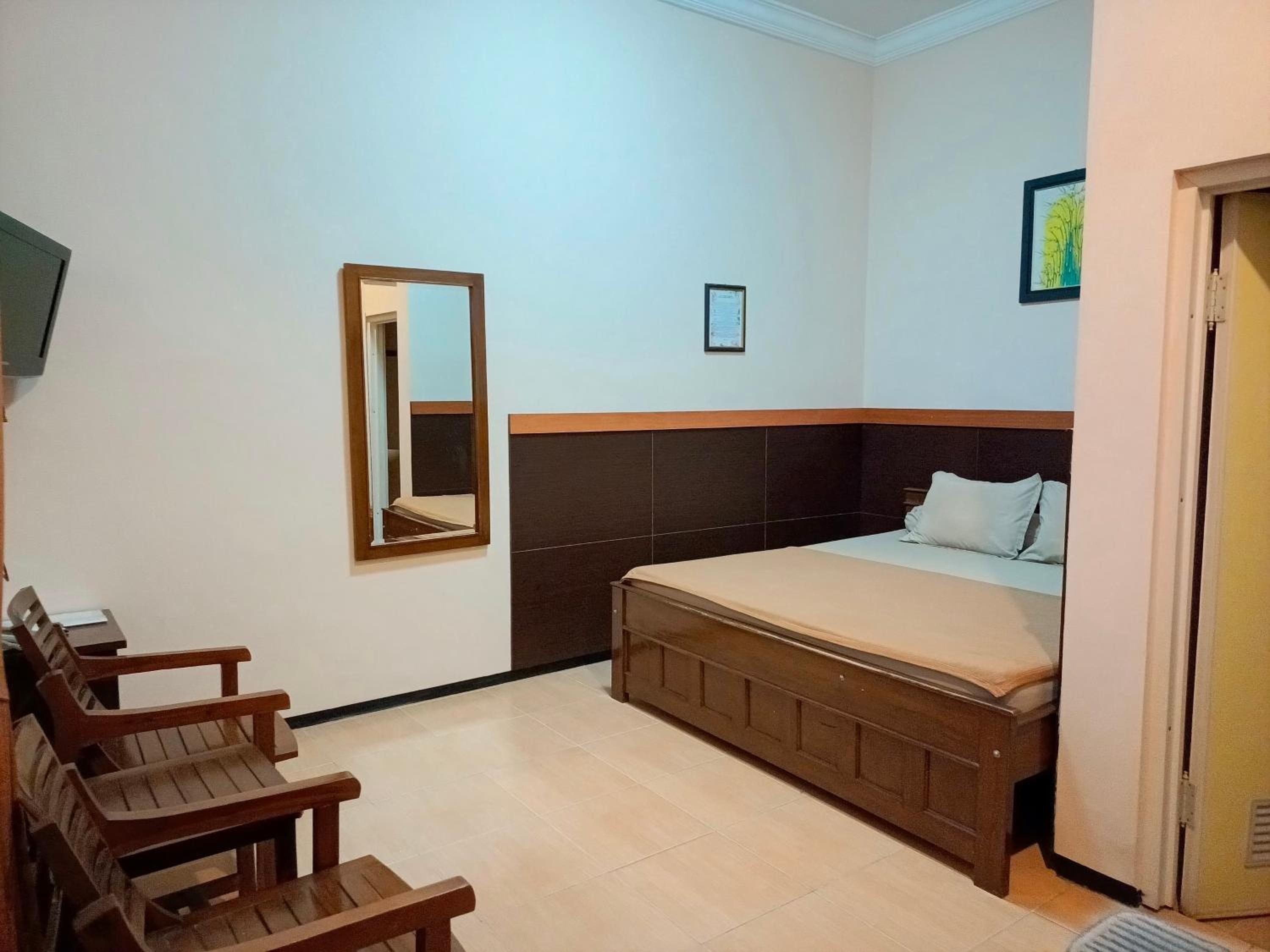 Family Room - Photo 4