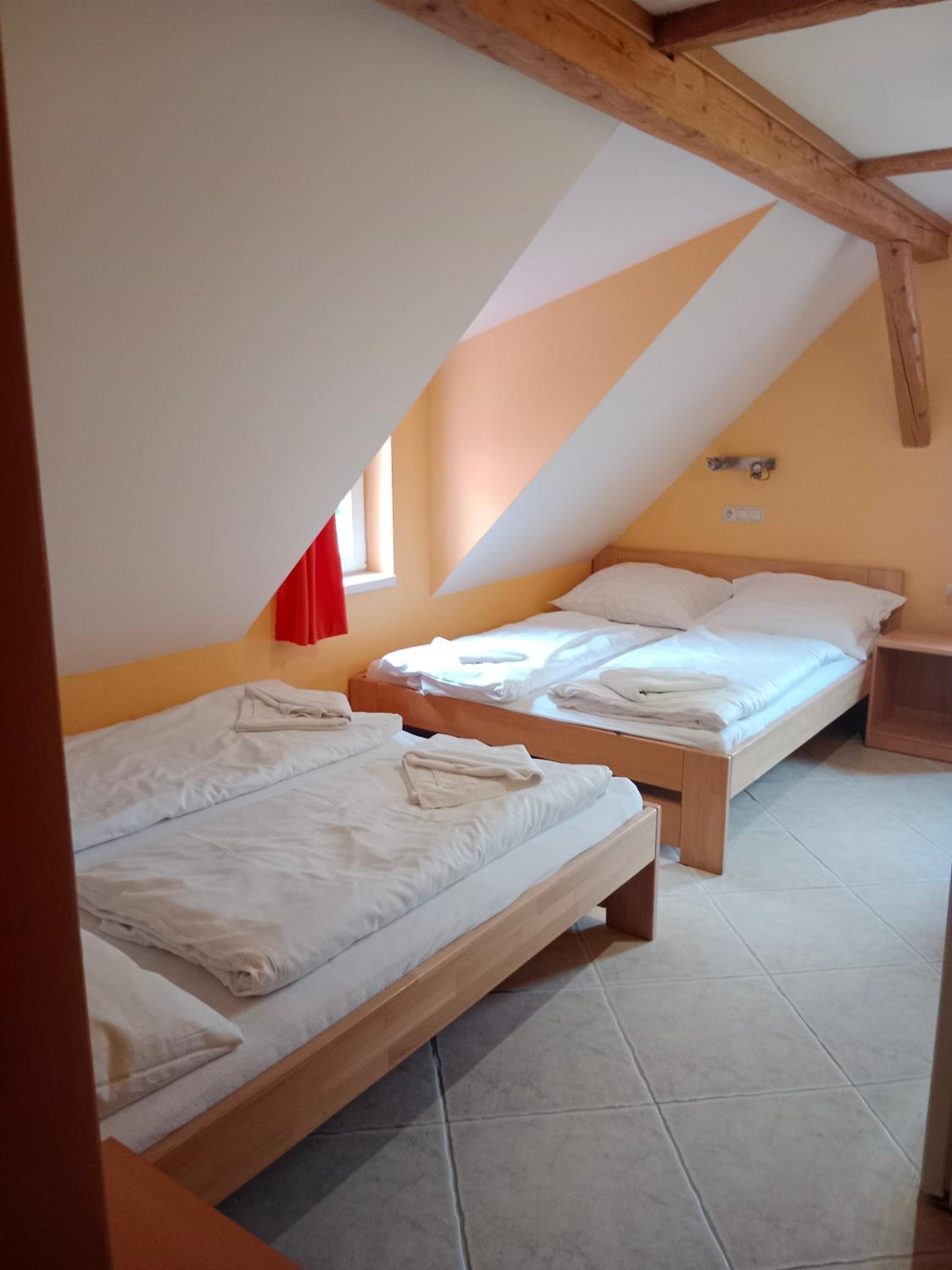 Quadruple Room with Private Bathroom photo 1