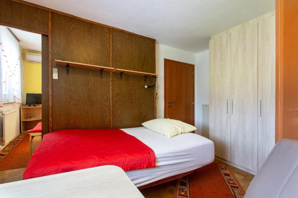 One-Bedroom Apartment (3 Adults + 1 Child) - Photo 7