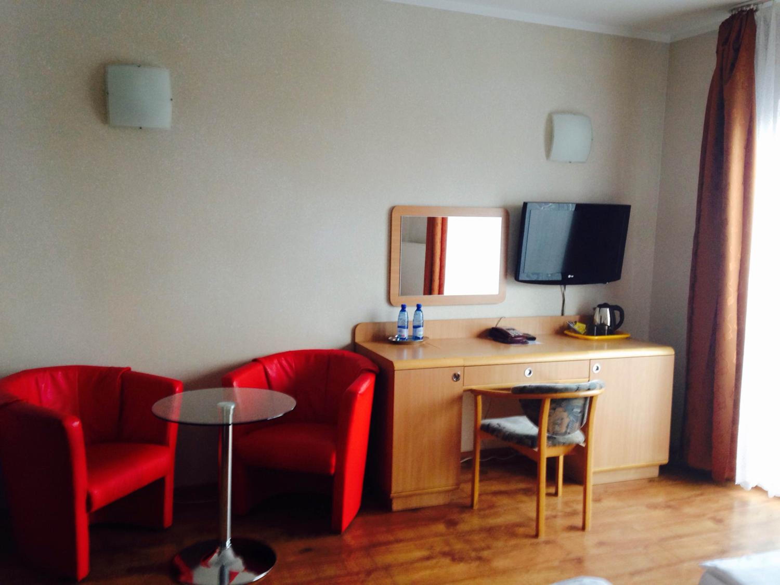 Twin Room - Photo 3