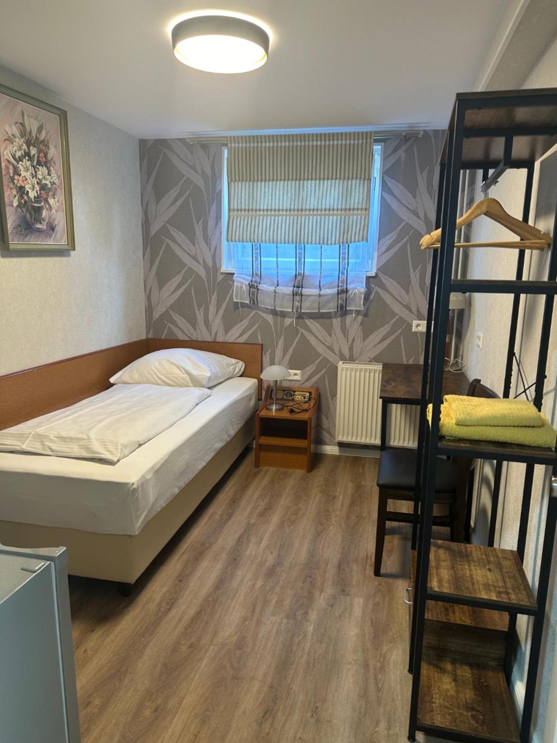Single Room with Shared Shower and Toilet photo 1