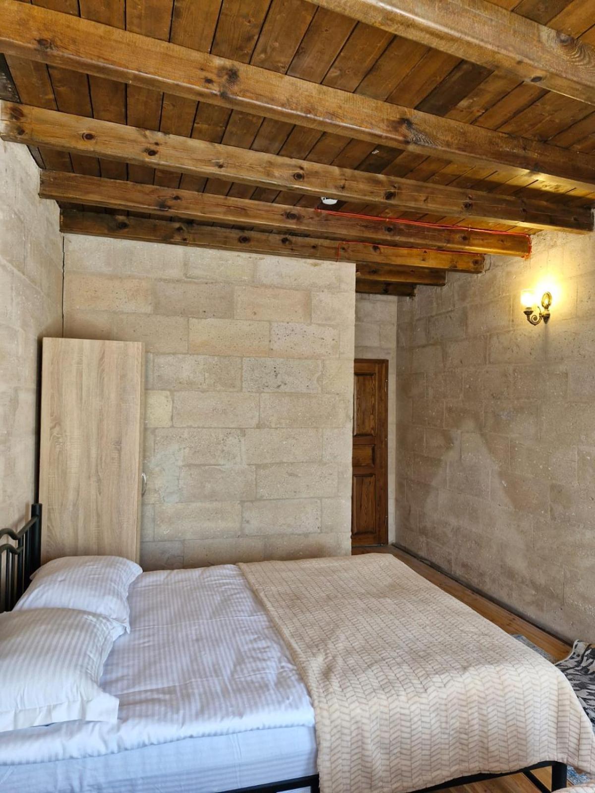 Double Room - Photo 23