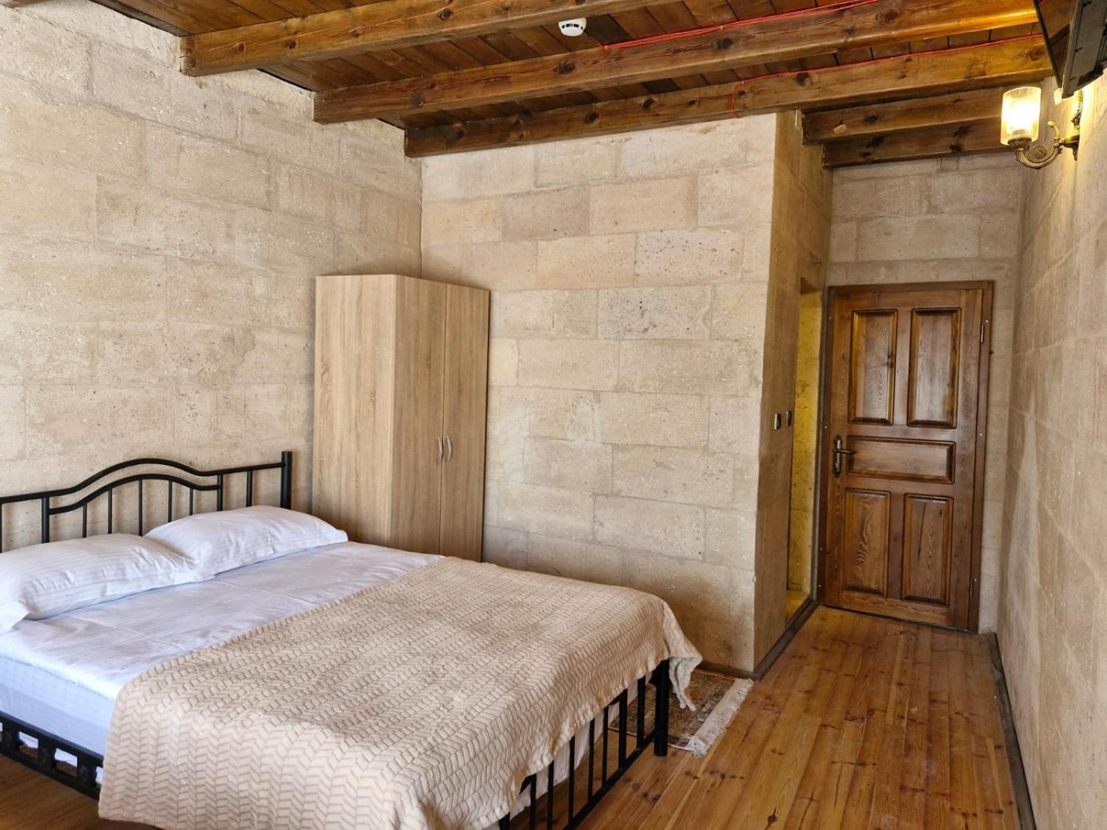 Double Room - Photo 22