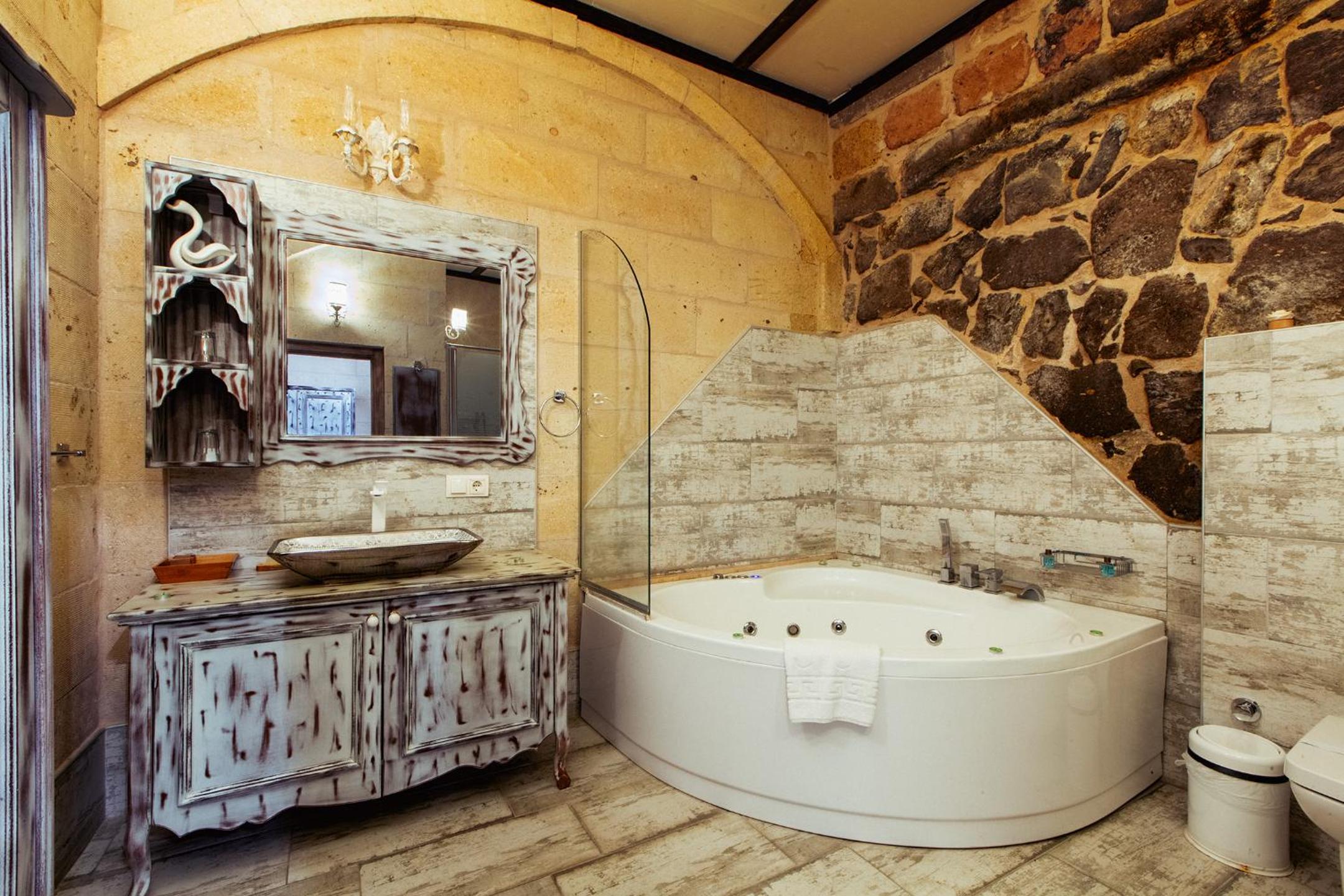 Deluxe Double or Twin Room with Mountain View - Photo 10