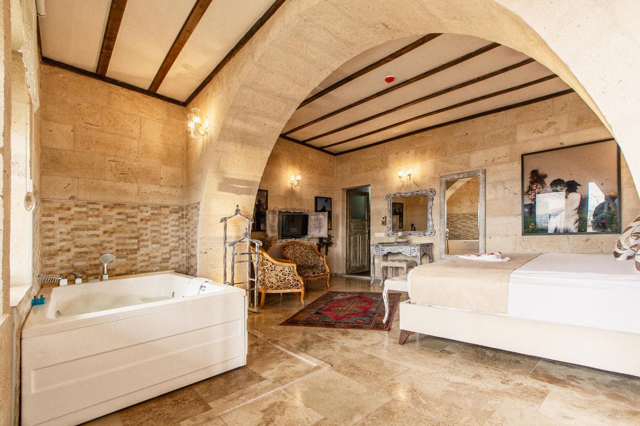 Deluxe Double or Twin Room with Mountain View - Photo 7