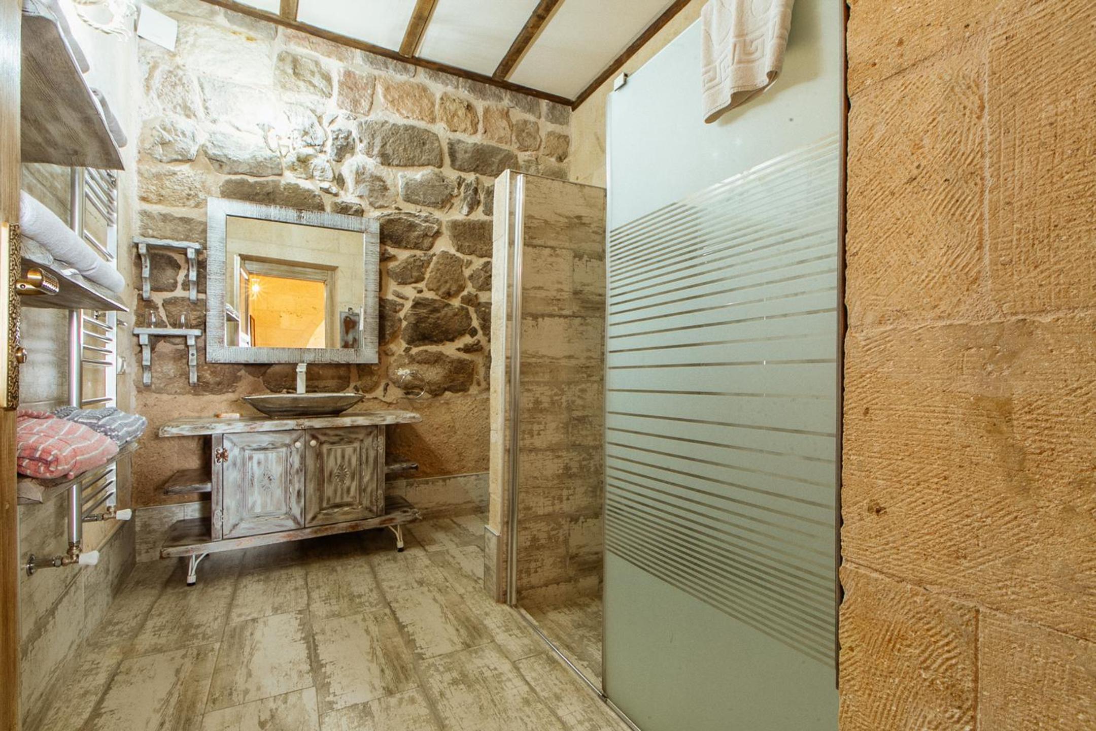 Deluxe Double or Twin Room with Mountain View - Photo 16