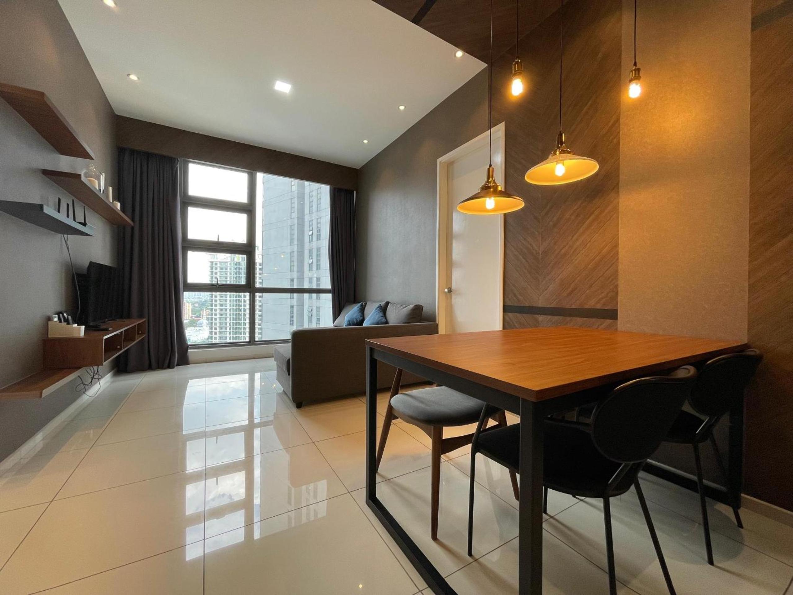 Deluxe Queen Suite