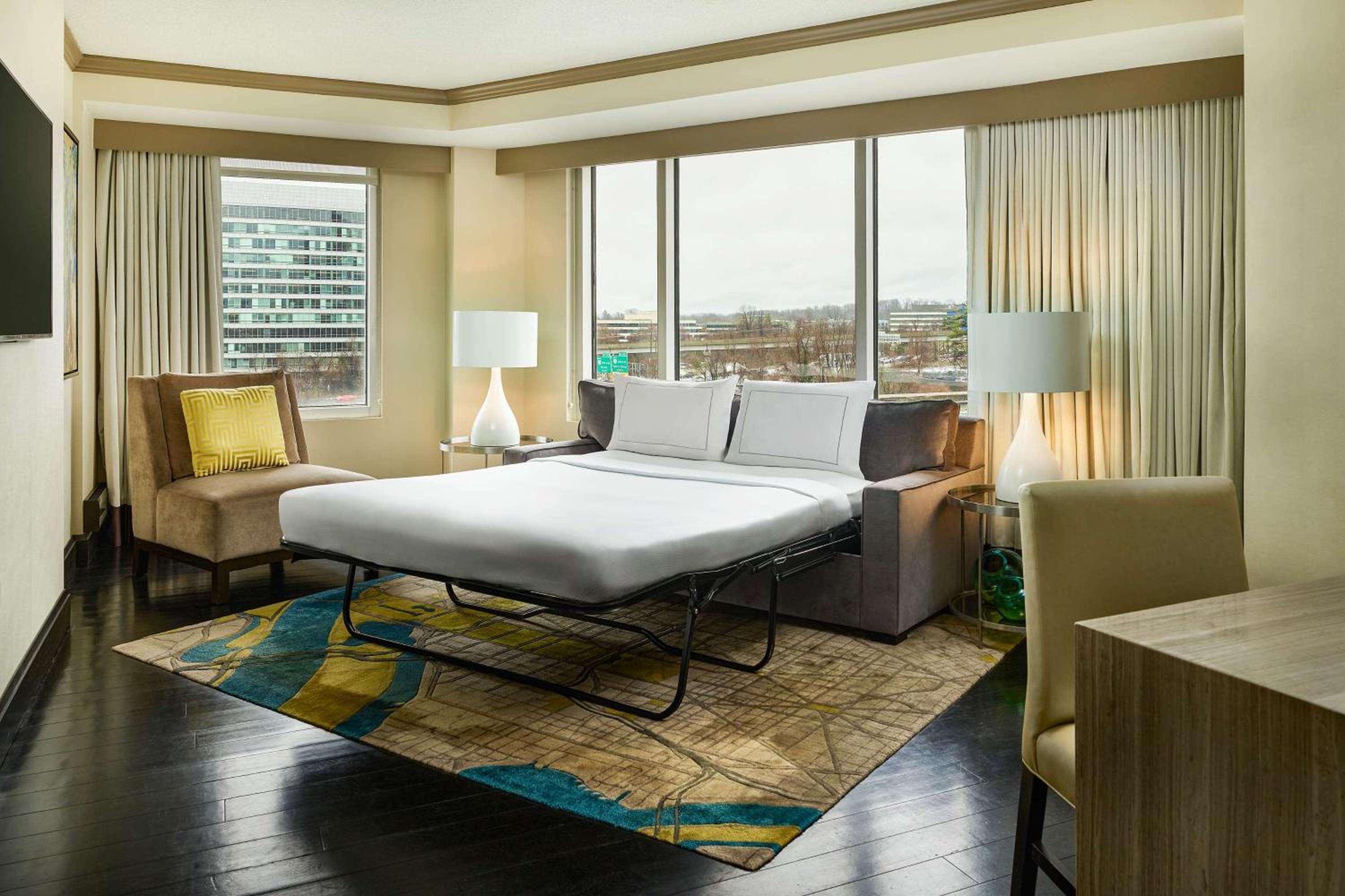 One-Bedroom King Suite with Sofa Bed photo 3