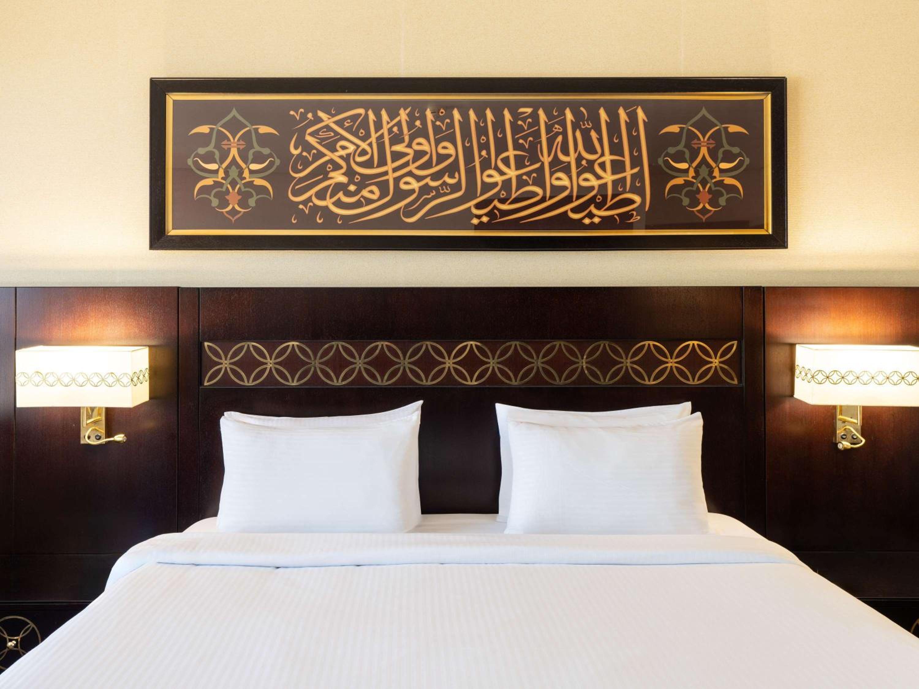Superior King Room with City View