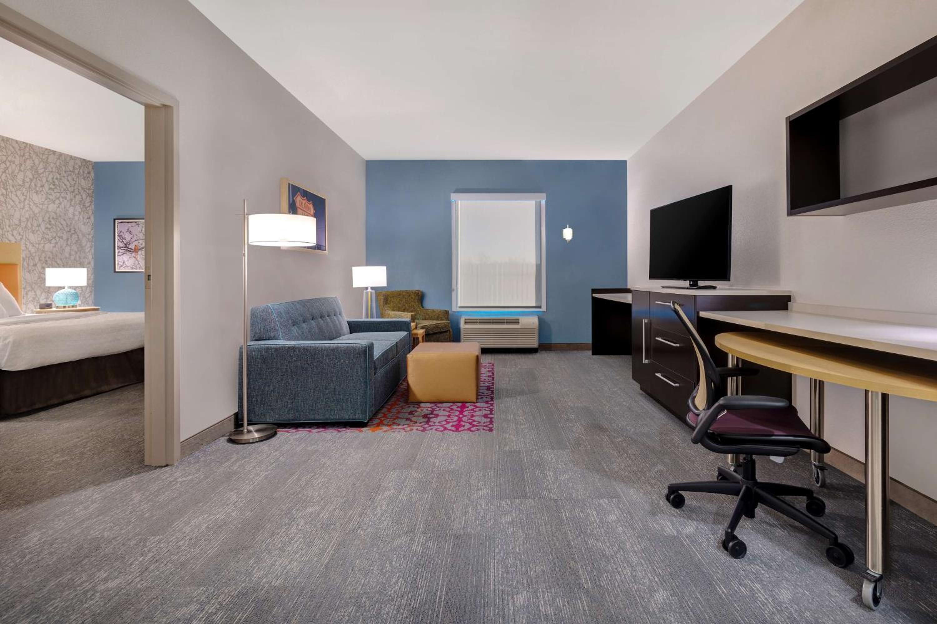 King Suite with Bath Tub - Mobility/Hearing Accessible - Non-Smoking photo 2