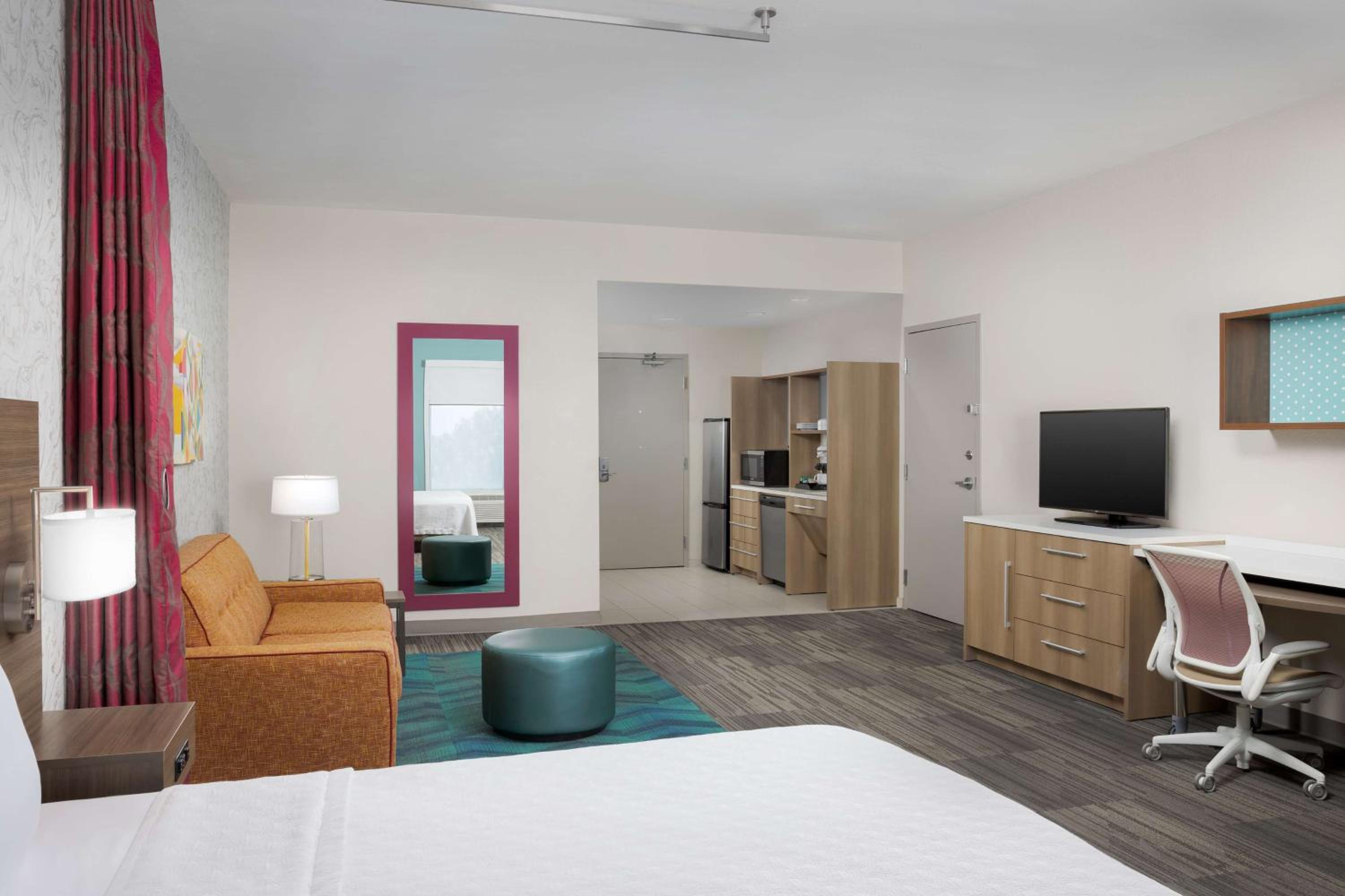 King Suite - Mobility Access/Non-Smoking photo 2