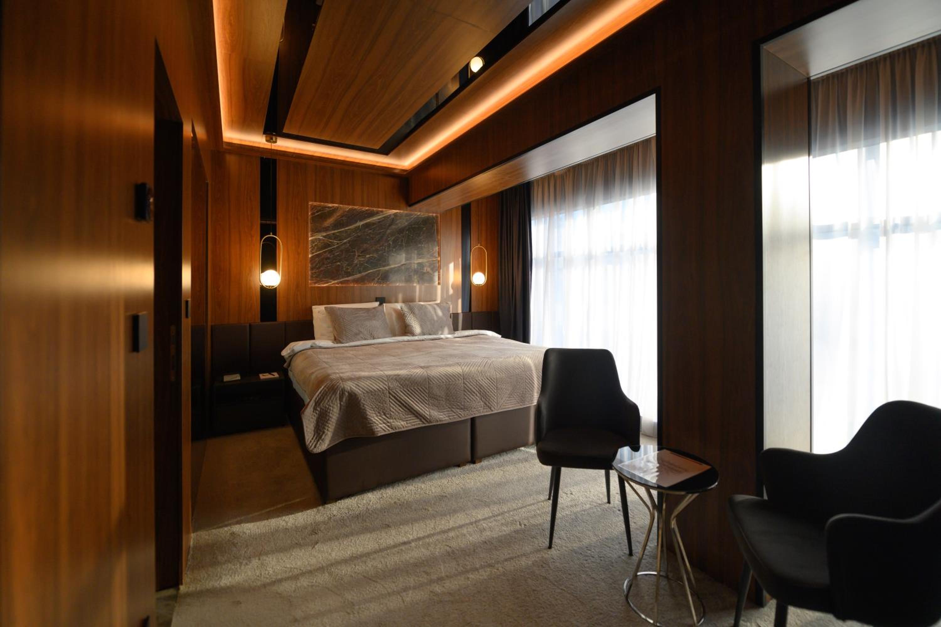 Deluxe Double Room - Photo 16