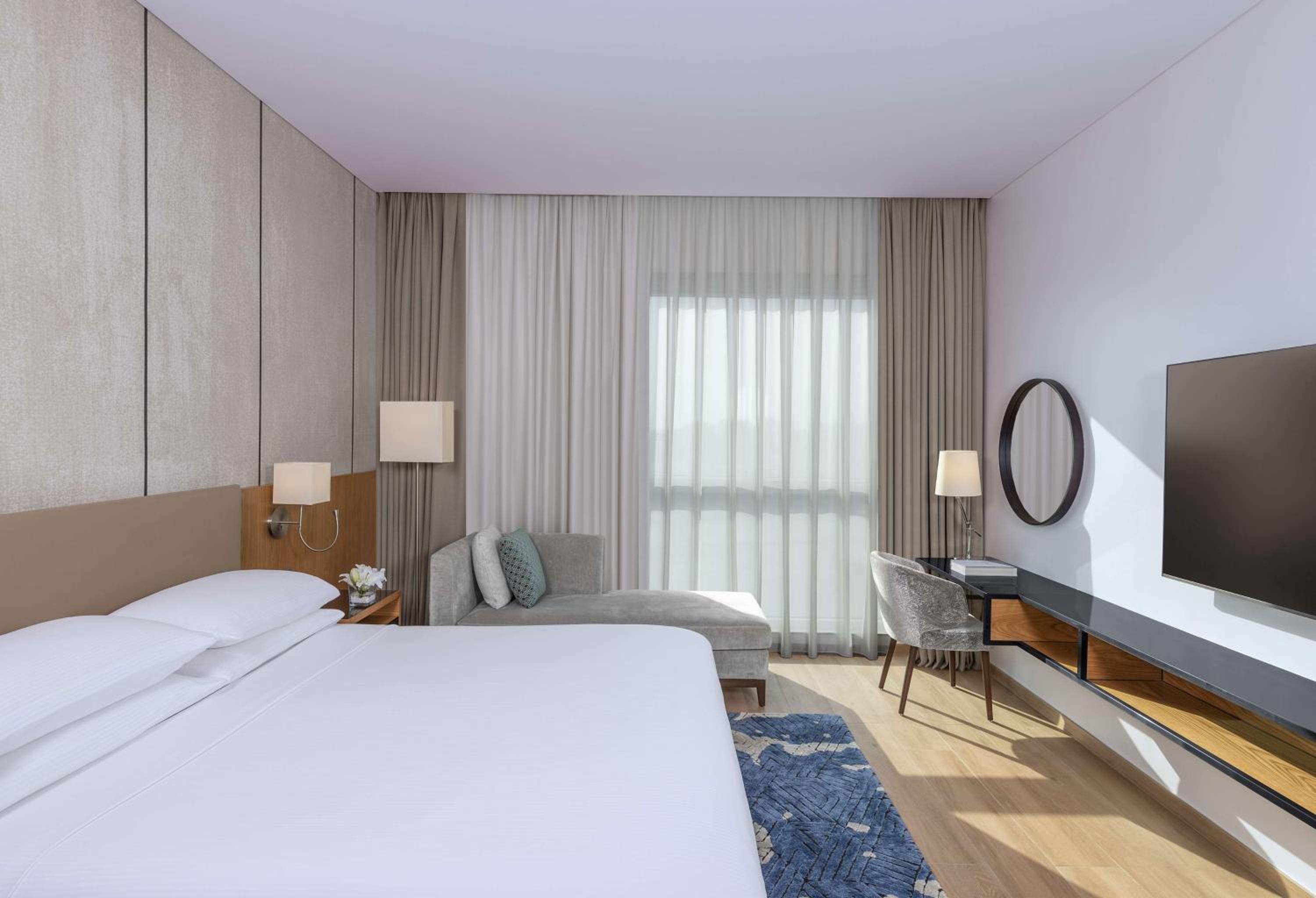 King Room with Pool View - Photo 3