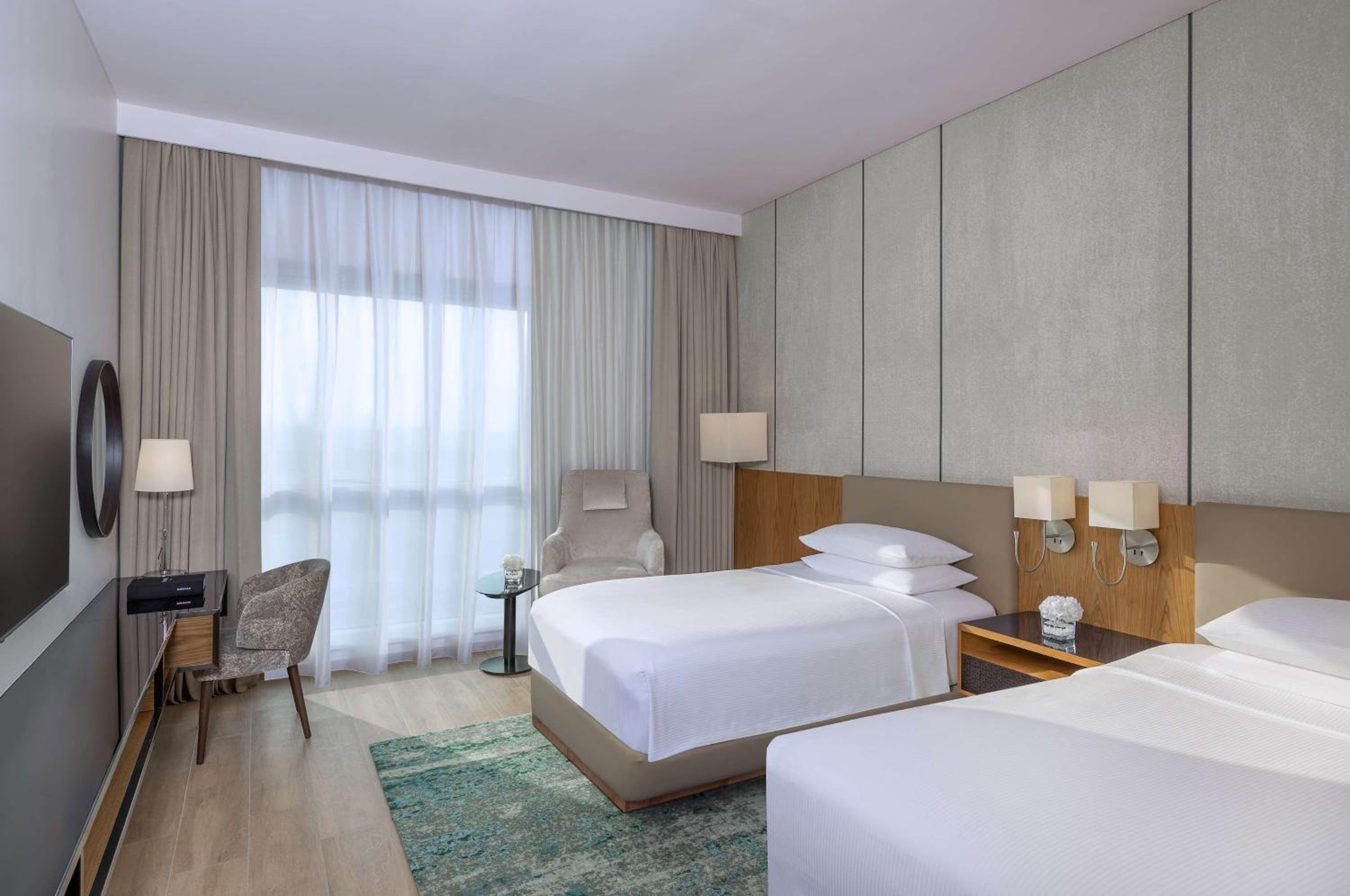 Twin Room - Club Access - Photo 3